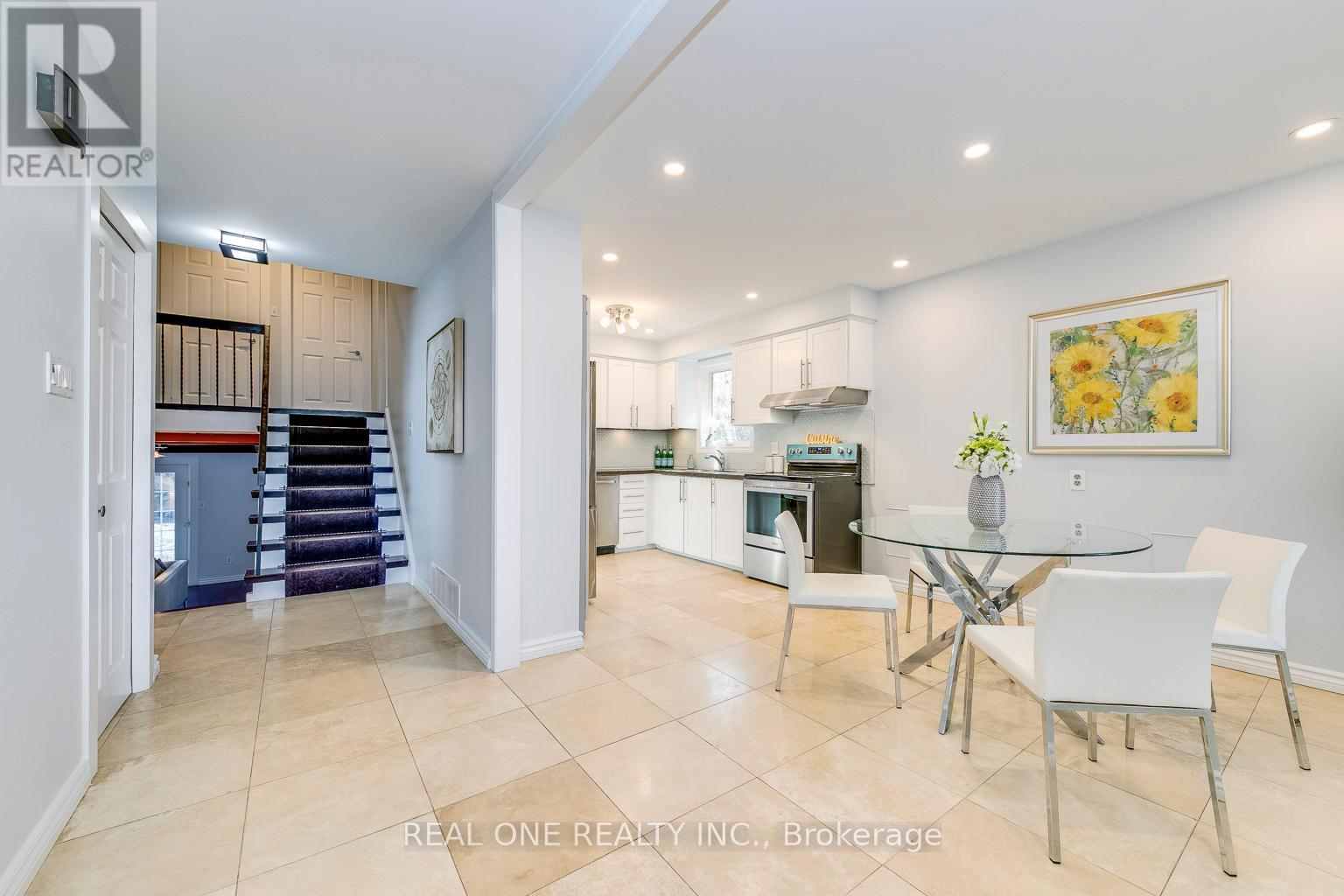 533 Tipperton Crescent, Oakville, ON - Indoor