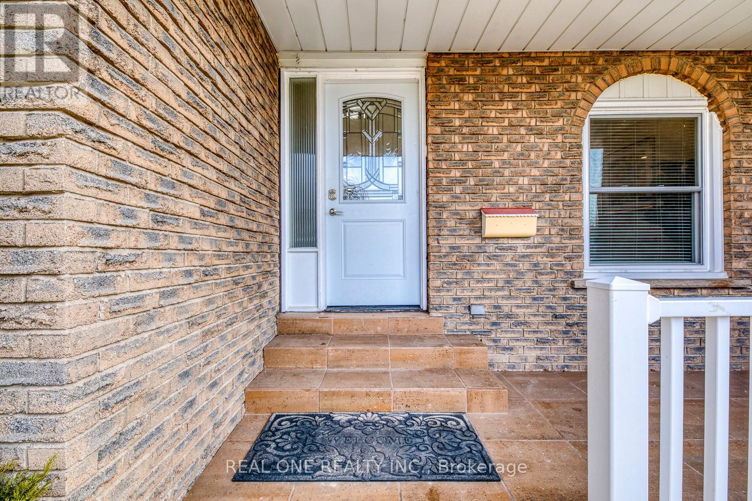 533 Tipperton Crescent, Oakville, ON - Outdoor With Exterior