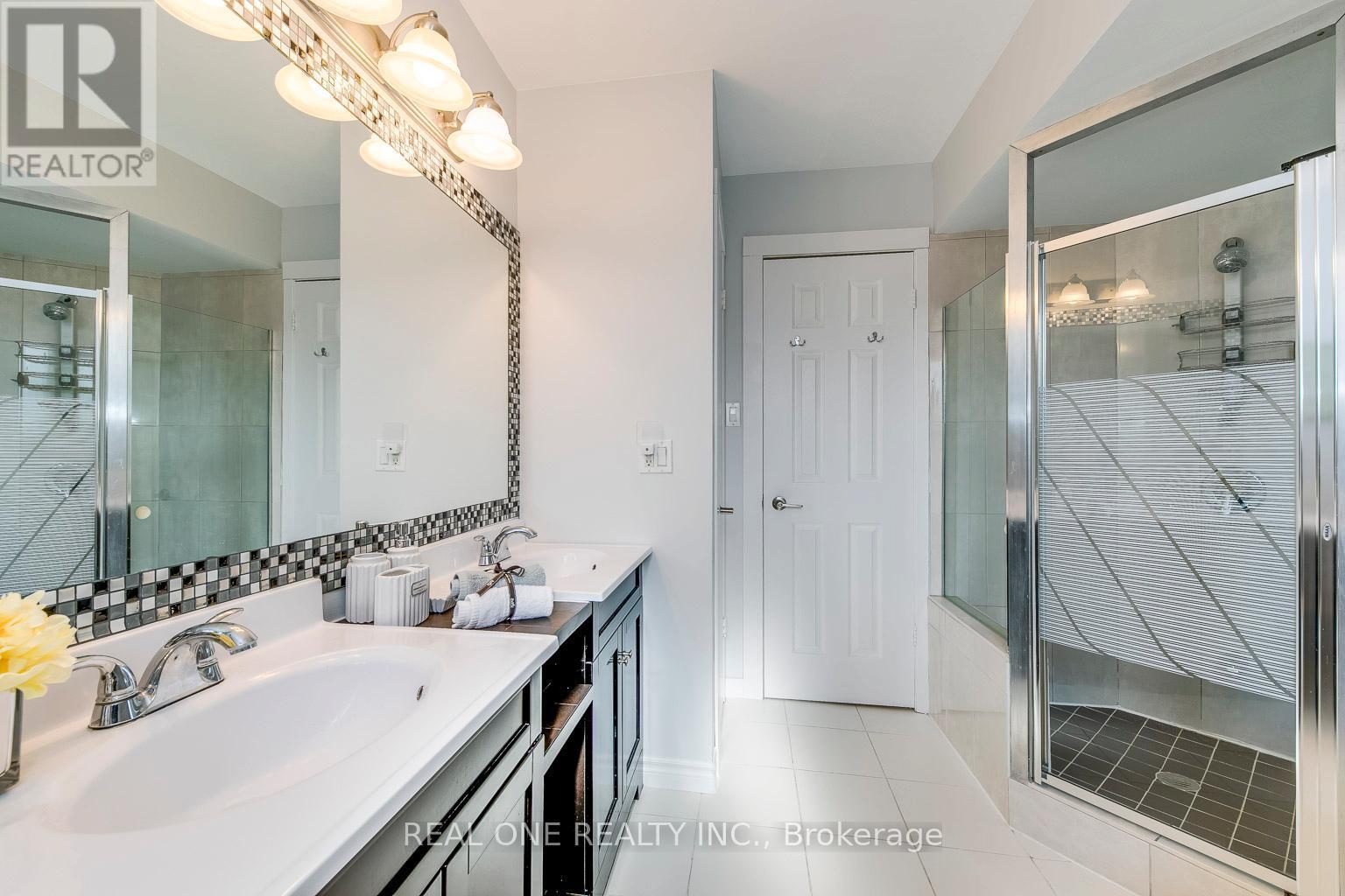 533 Tipperton Crescent, Oakville, ON - Indoor Photo Showing Bathroom