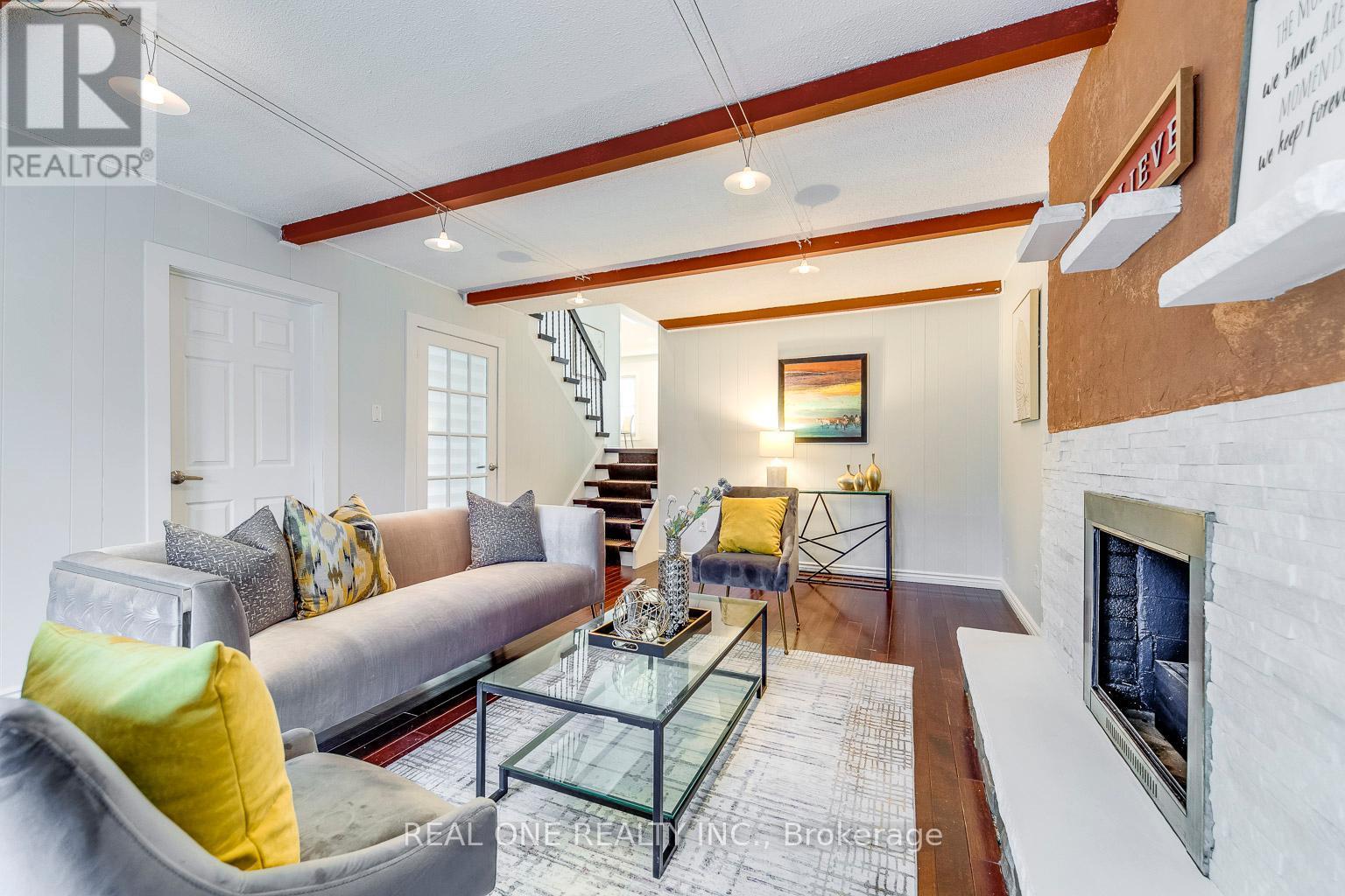 533 Tipperton Crescent, Oakville, ON - Indoor Photo Showing Living Room With Fireplace