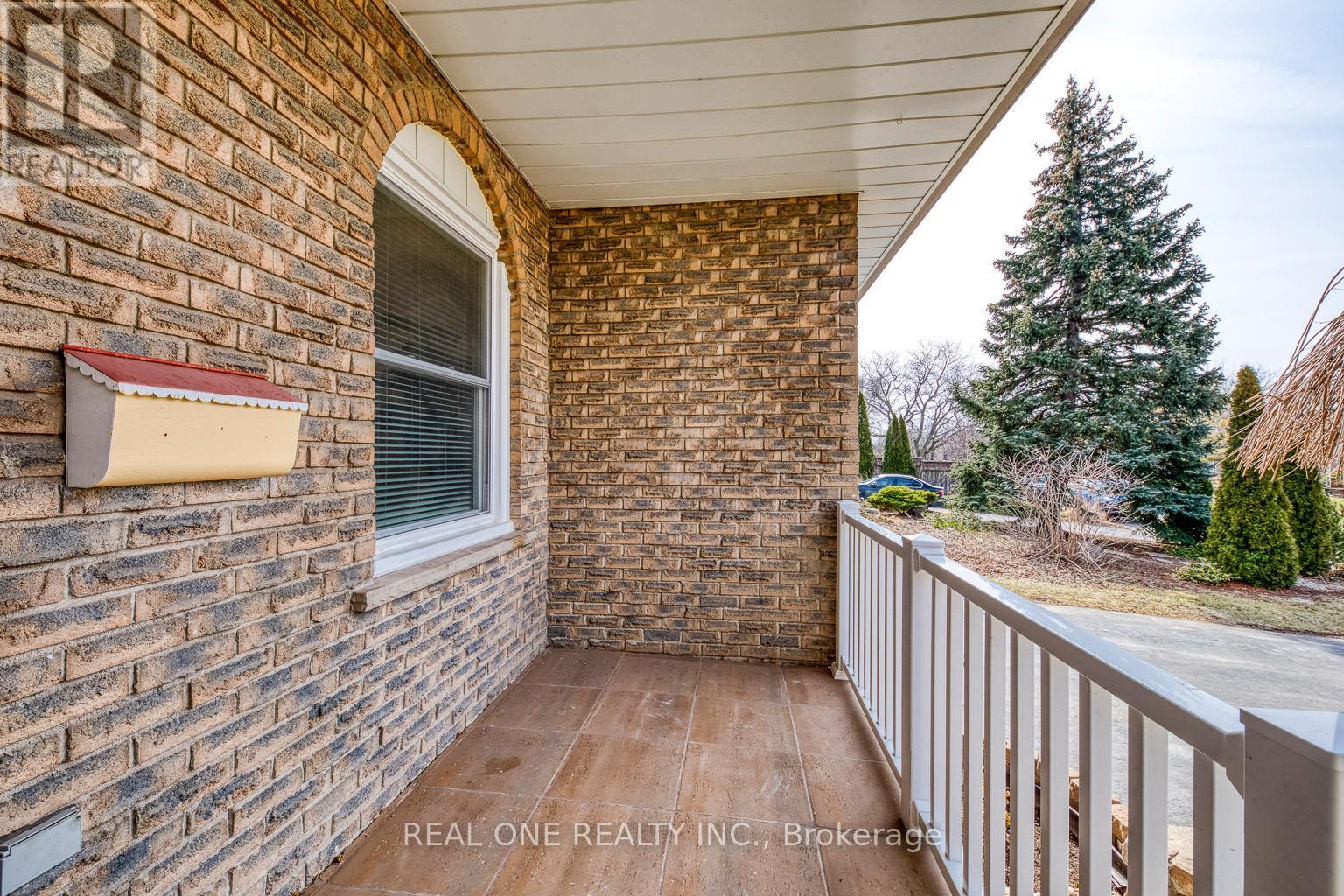 533 Tipperton Crescent, Oakville, ON - Outdoor With Exterior