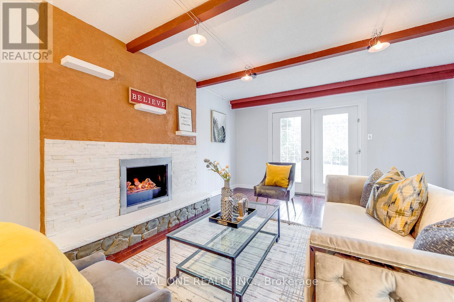 533 Tipperton Crescent, Oakville, ON - Indoor Photo Showing Living Room With Fireplace