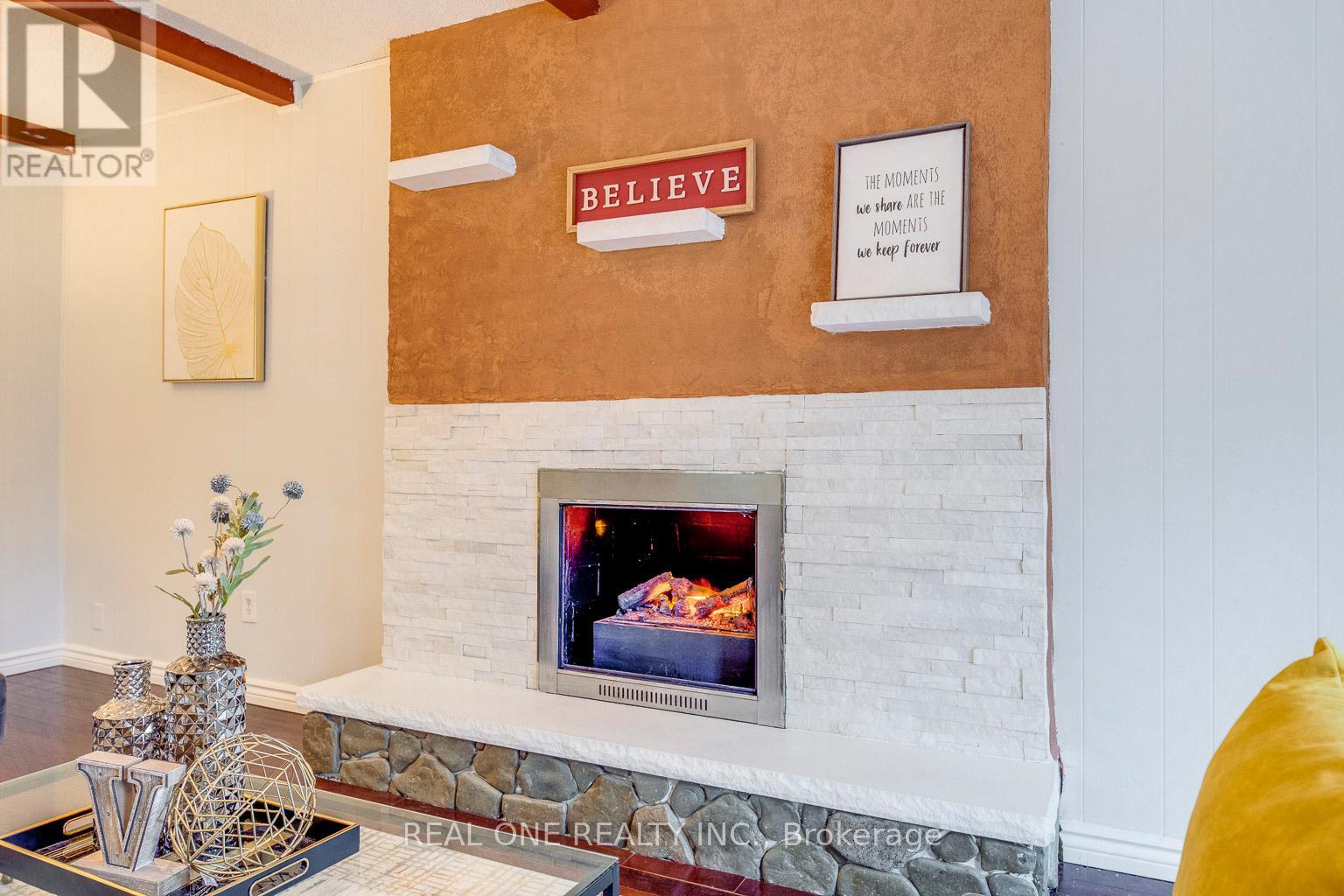 533 Tipperton Crescent, Oakville, ON - Indoor With Fireplace