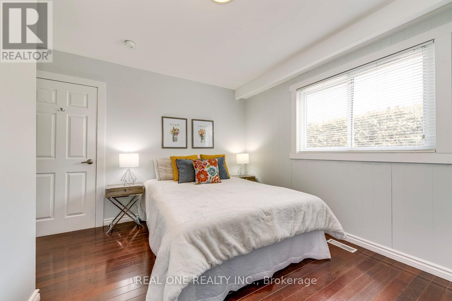 533 Tipperton Crescent, Oakville, ON - Indoor Photo Showing Bedroom
