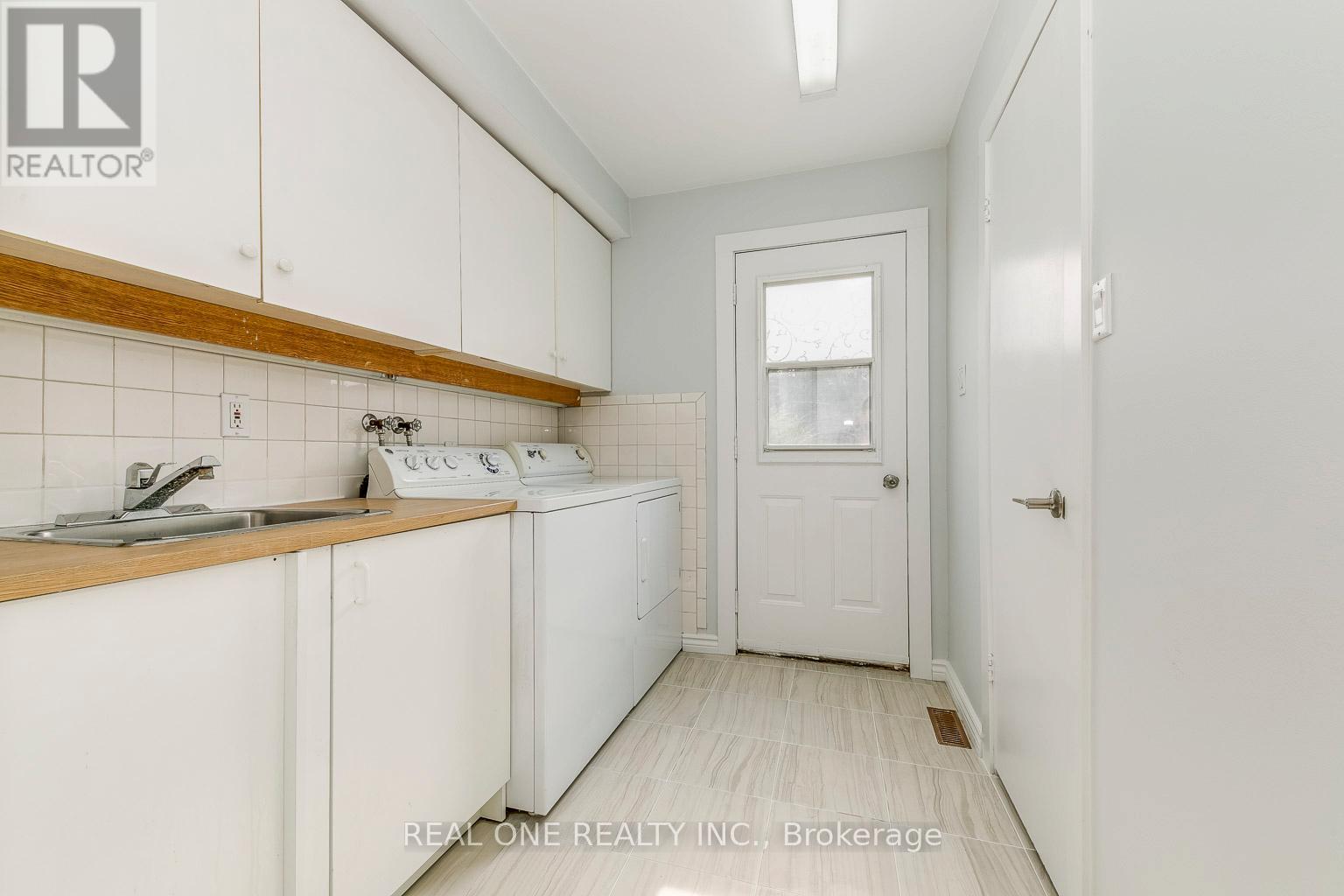 533 Tipperton Crescent, Oakville, ON - Indoor Photo Showing Laundry Room