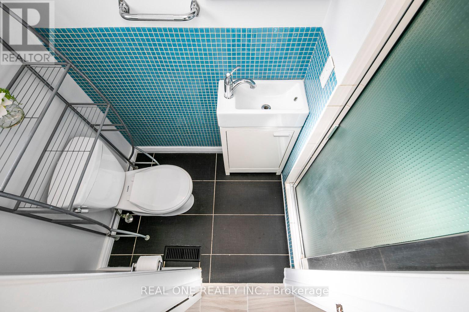 533 Tipperton Crescent, Oakville, ON - Photo Showing Bathroom