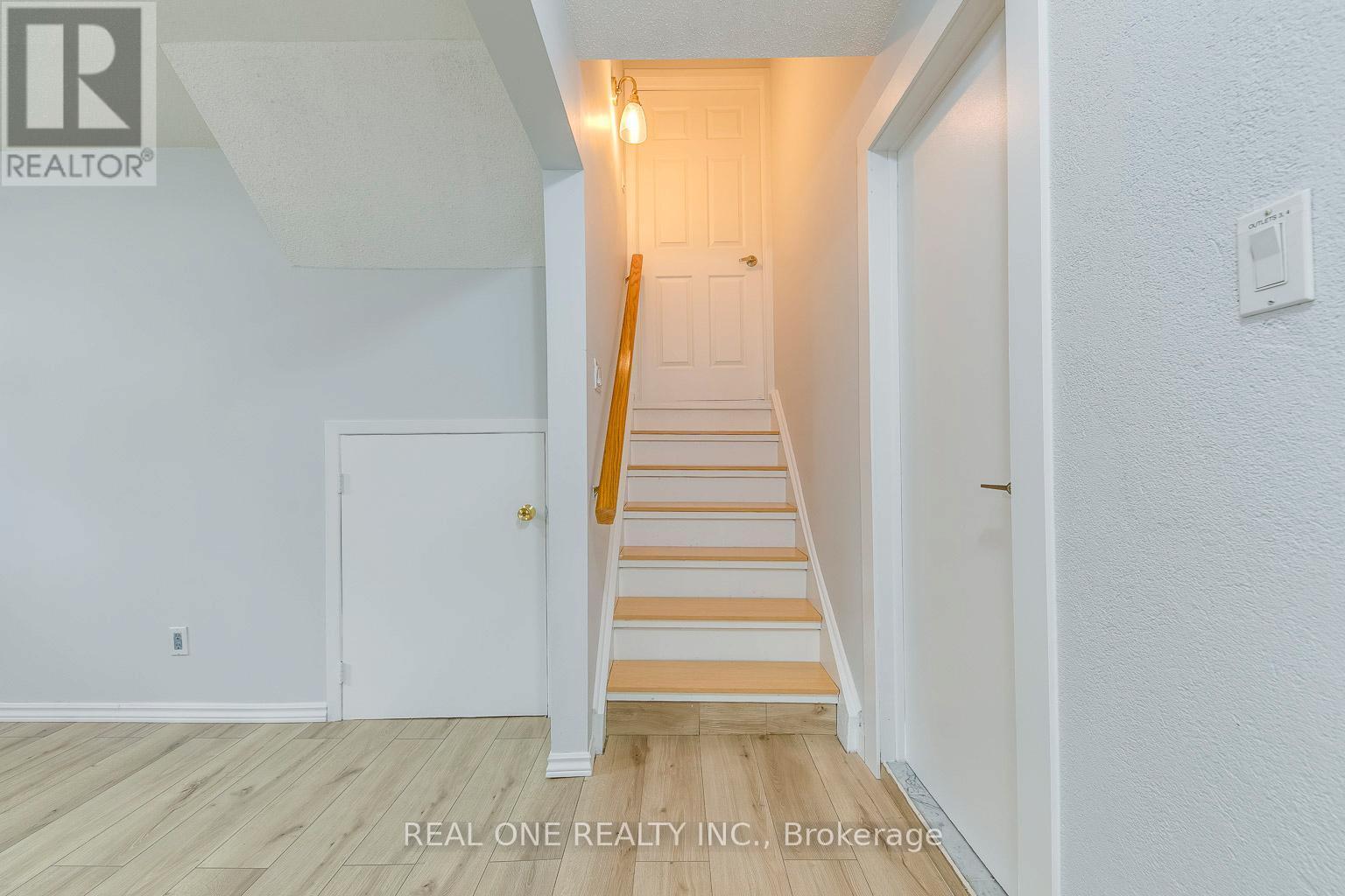 533 Tipperton Crescent, Oakville, ON - Indoor Photo Showing Other Room