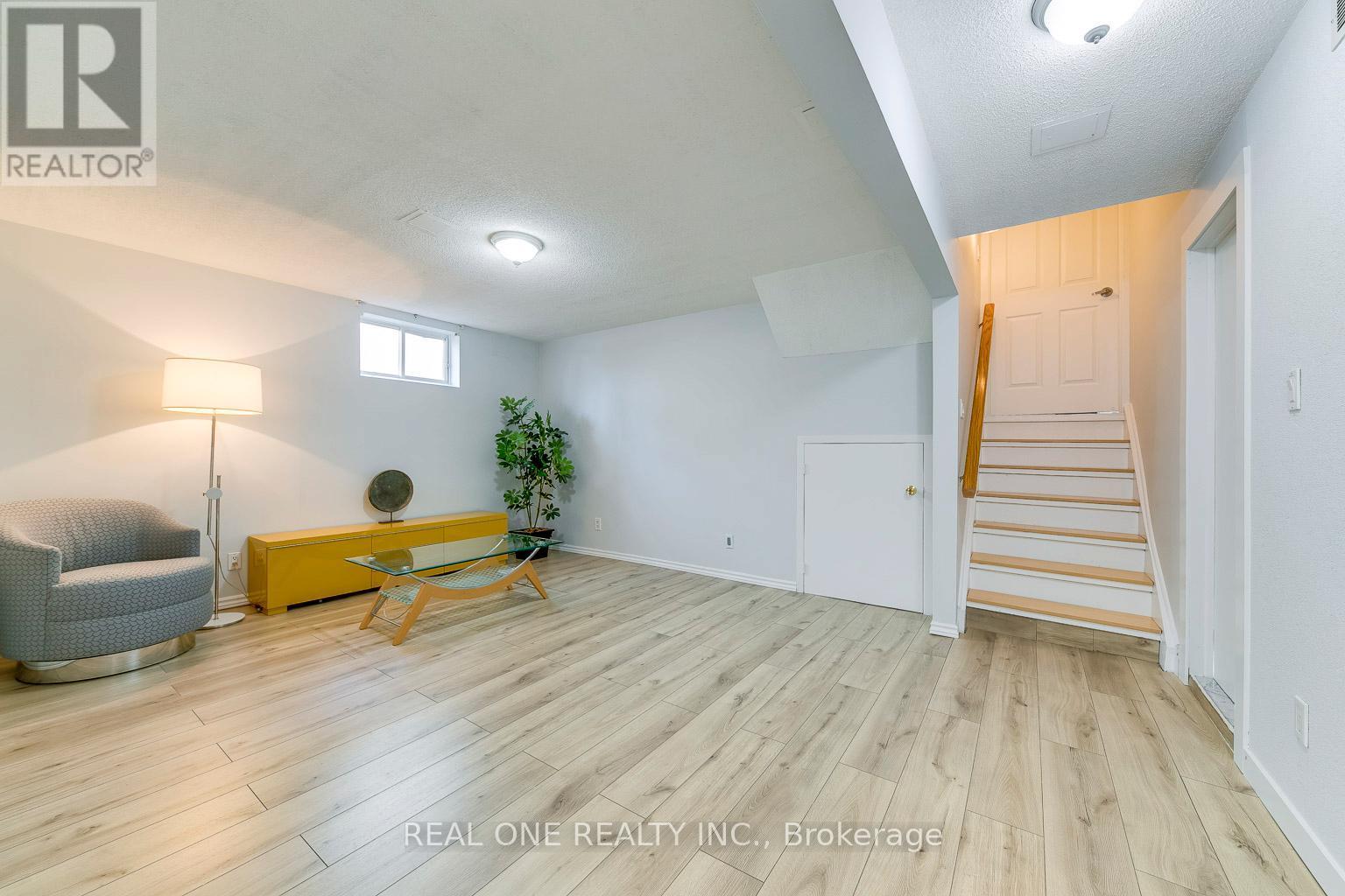 533 Tipperton Crescent, Oakville, ON - Indoor Photo Showing Other Room