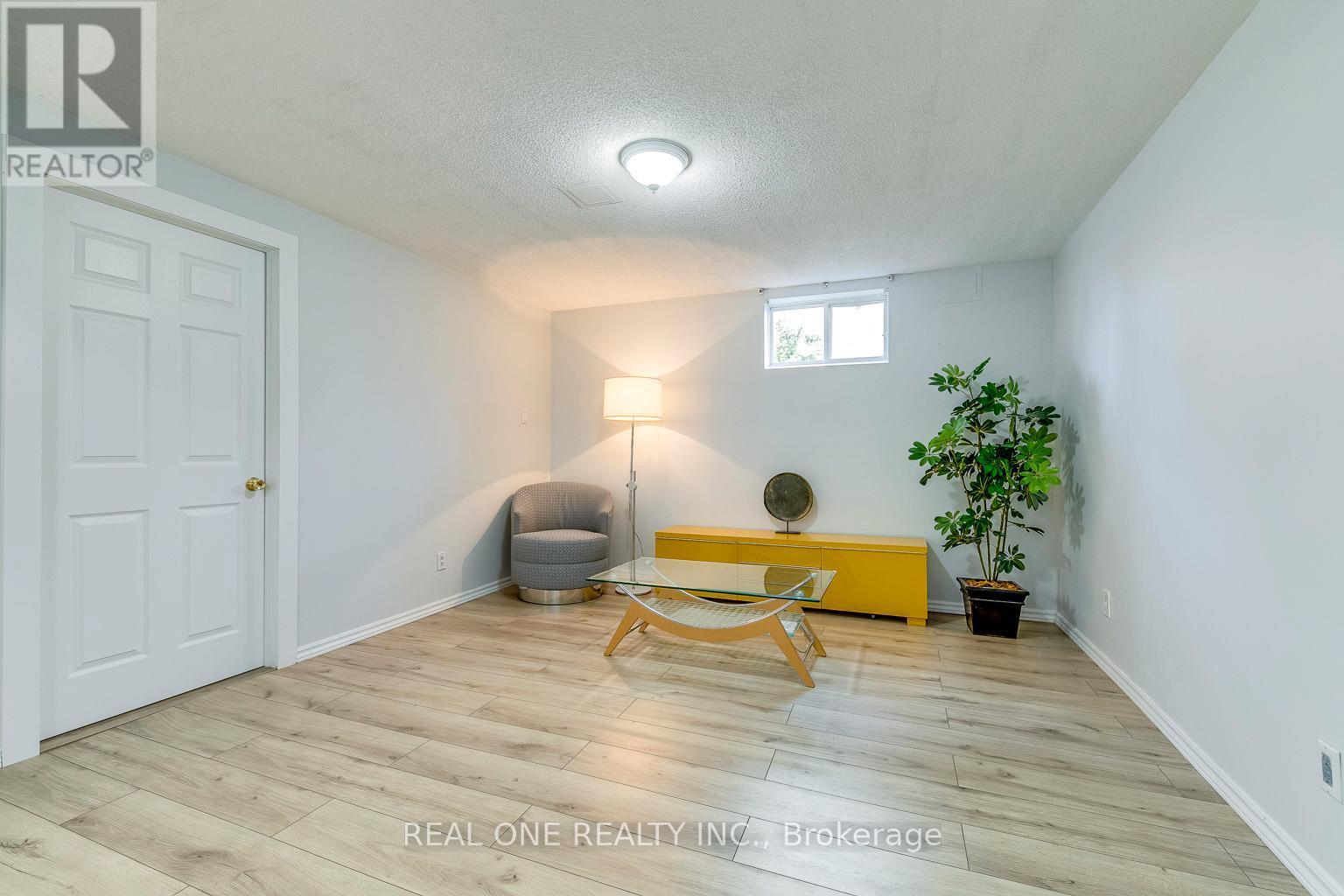 533 Tipperton Crescent, Oakville, ON - Indoor Photo Showing Other Room