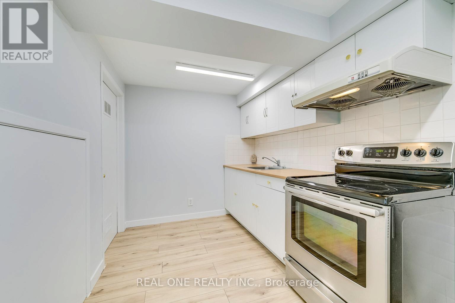 533 Tipperton Crescent, Oakville, ON - Indoor Photo Showing Kitchen