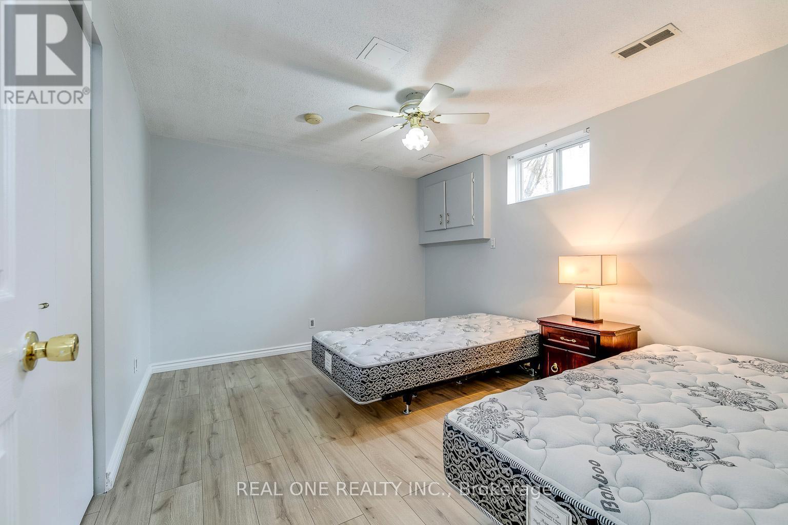 533 Tipperton Crescent, Oakville, ON - Indoor Photo Showing Bedroom