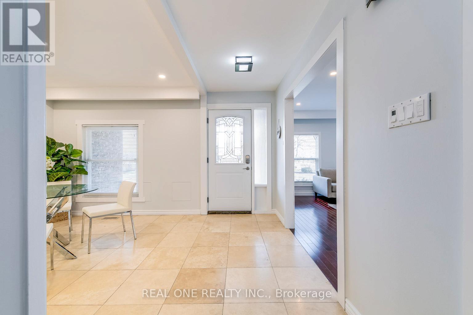 533 Tipperton Crescent, Oakville, ON - Indoor Photo Showing Other Room