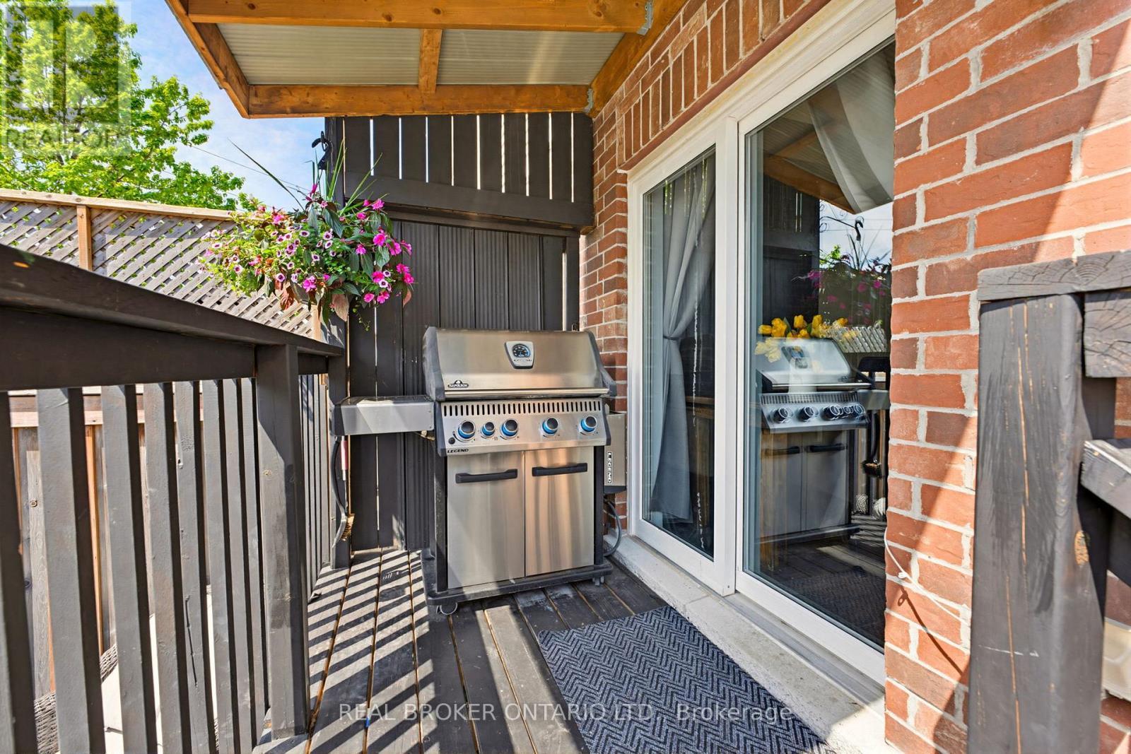 16 - 100 Chester Drive, Cambridge, ON - Outdoor With Exterior
