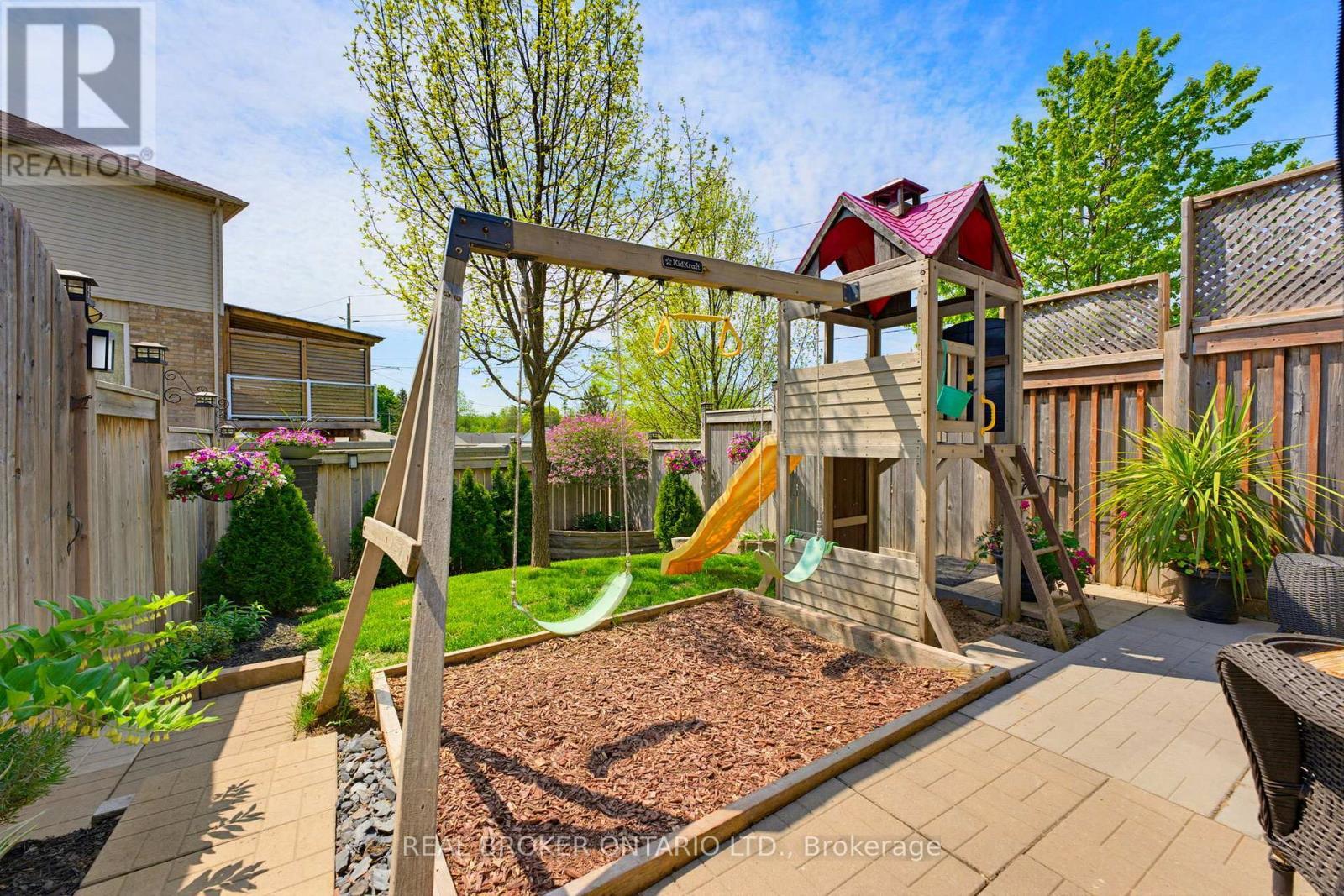 16 - 100 Chester Drive, Cambridge, ON - Outdoor With Exterior