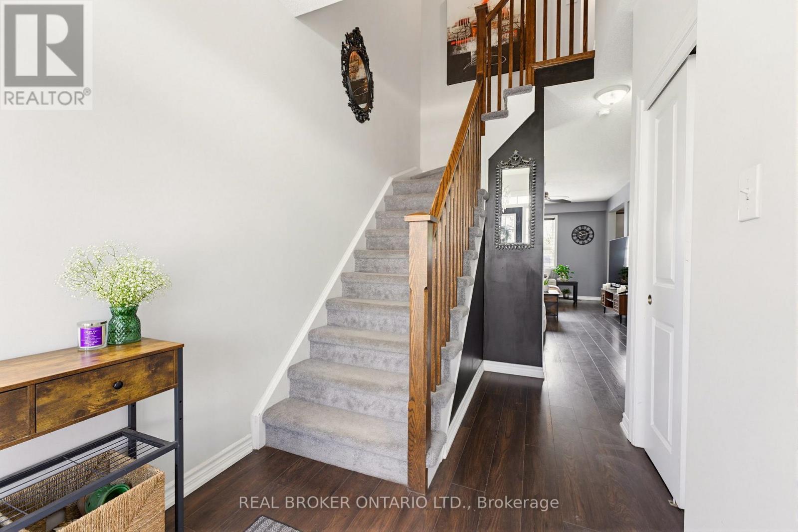 16 - 100 Chester Drive, Cambridge, ON - Indoor Photo Showing Other Room