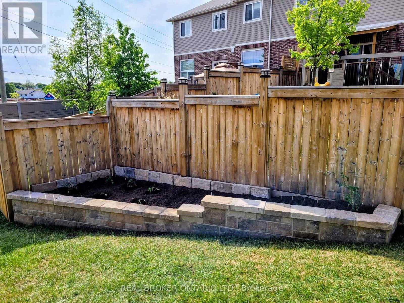 16 - 100 Chester Drive, Cambridge, ON - Outdoor With Exterior