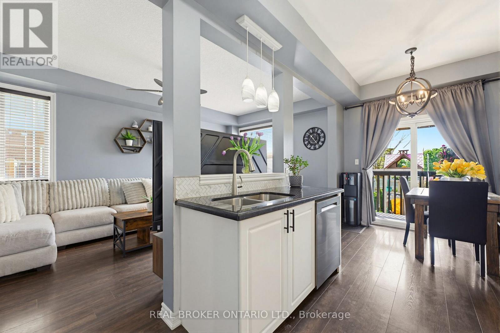 16 - 100 Chester Drive, Cambridge, ON - Indoor