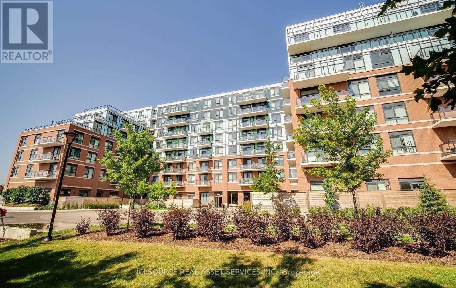 301 - 11611 Yonge Street, Richmond Hill, ON - Outdoor With Balcony With Facade