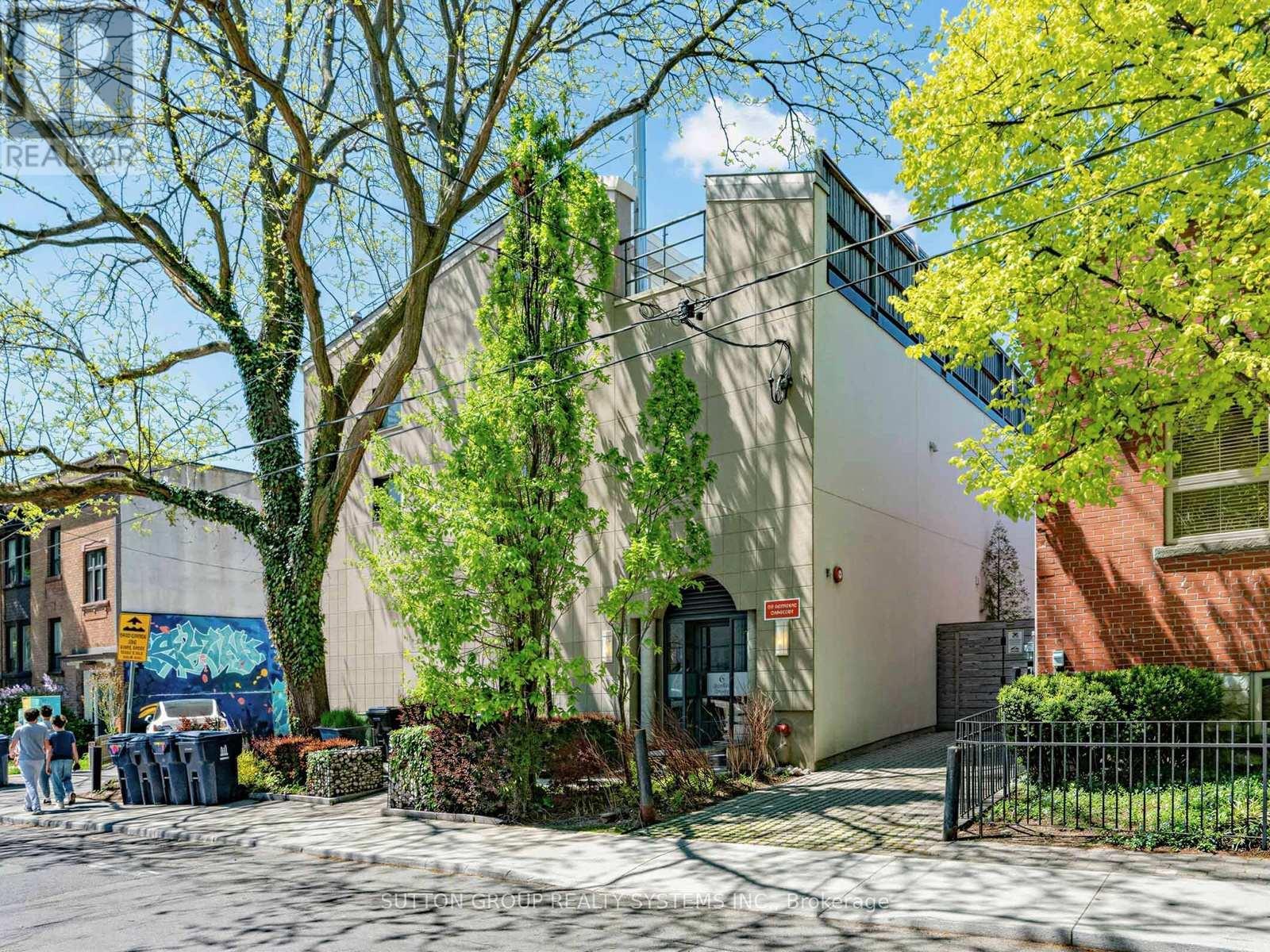 5 - 6 Bartlett Avenue W, Toronto, ON - Outdoor