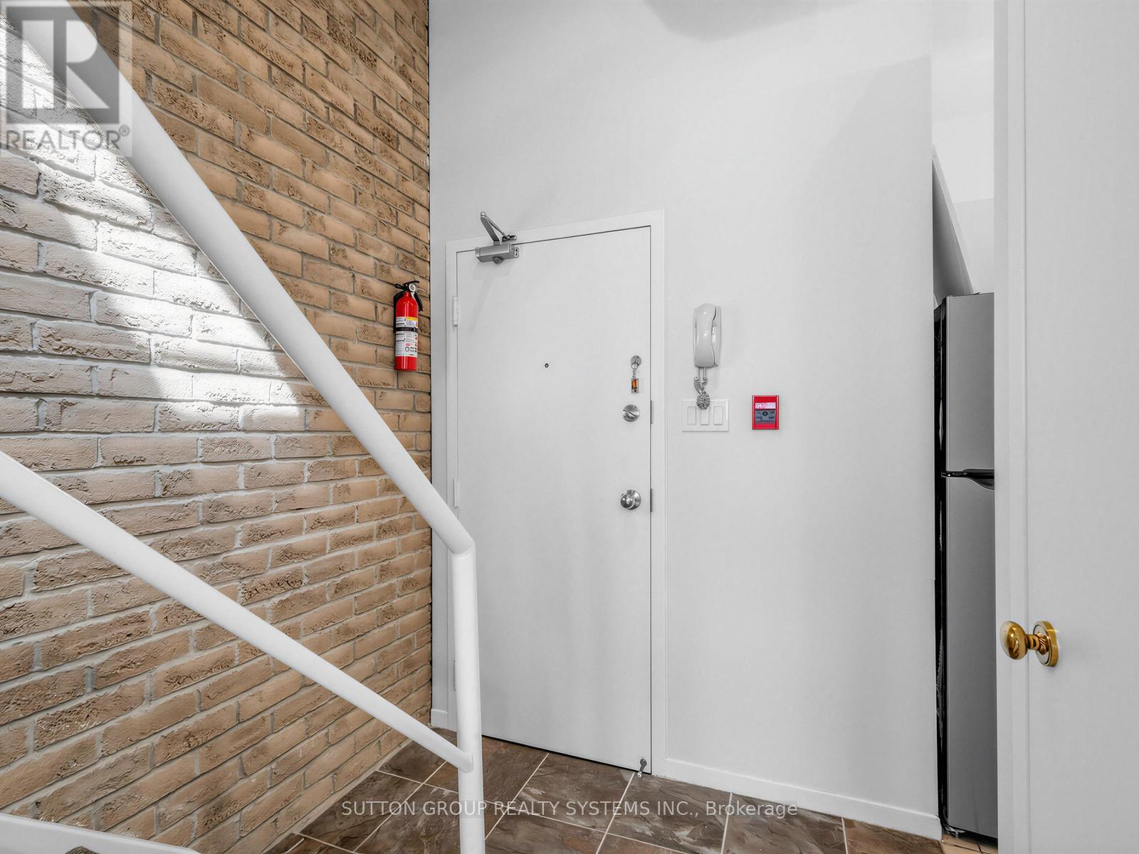5 - 6 Bartlett Avenue W, Toronto, ON - Indoor Photo Showing Other Room