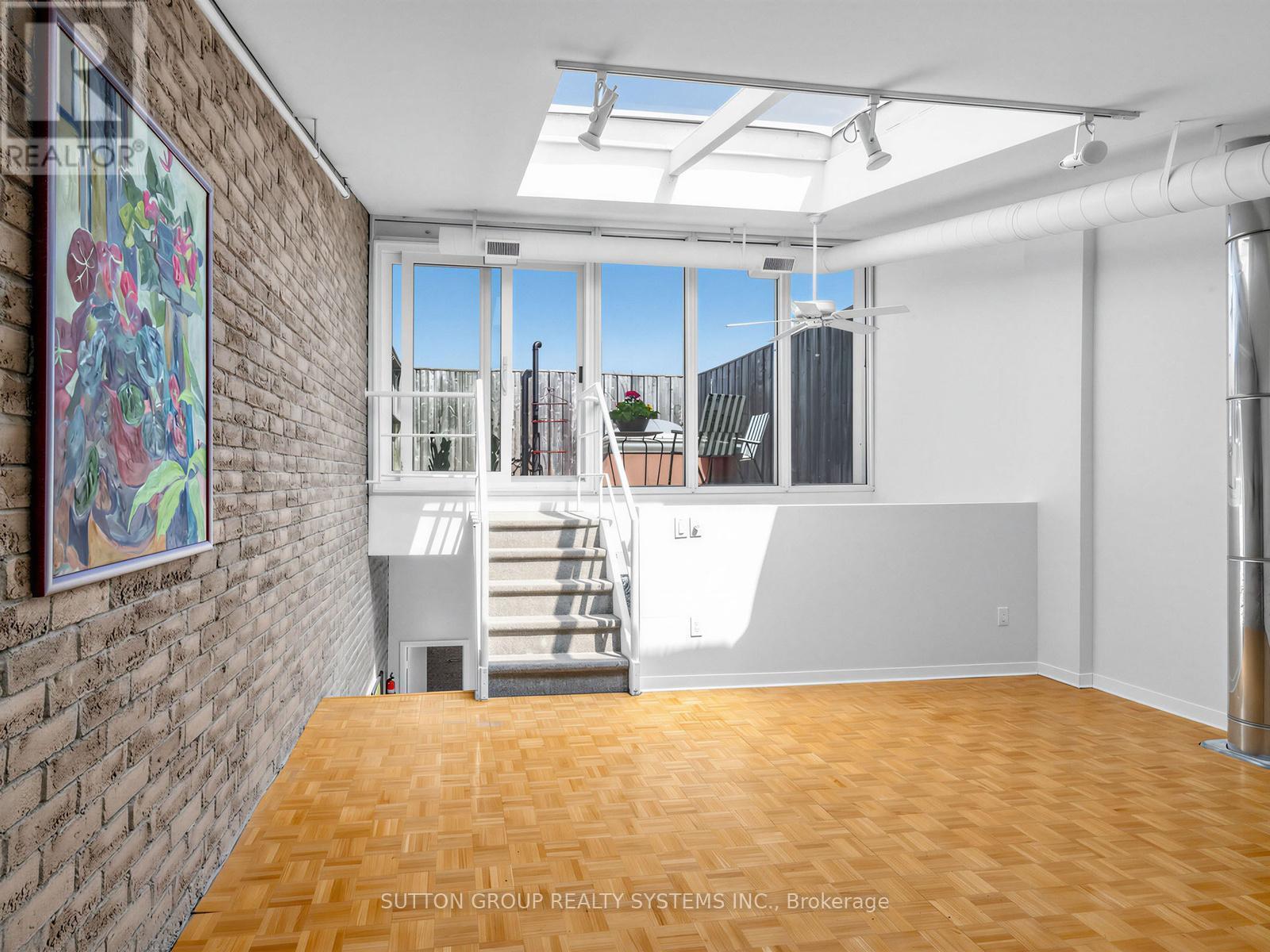 5 - 6 Bartlett Avenue W, Toronto, ON - Indoor
