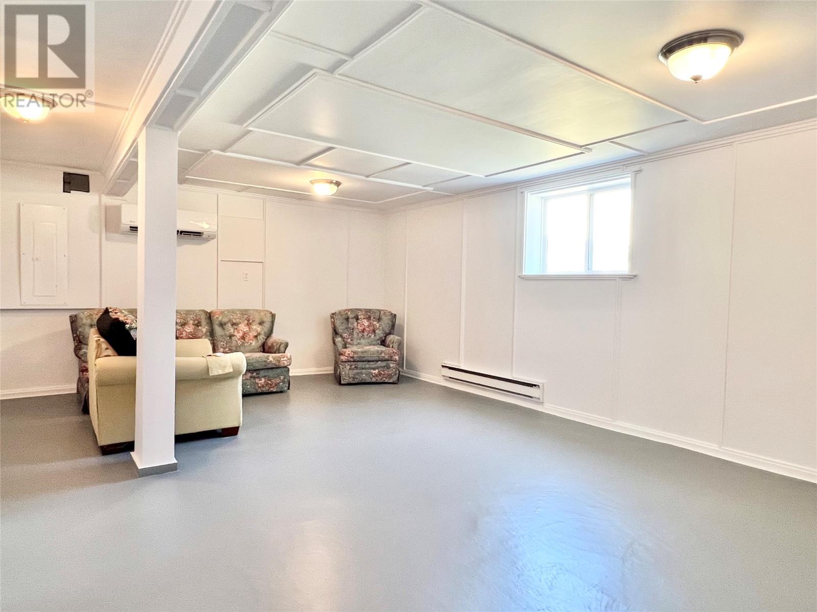 11 Fourth Avenue, Badger, NL - Indoor