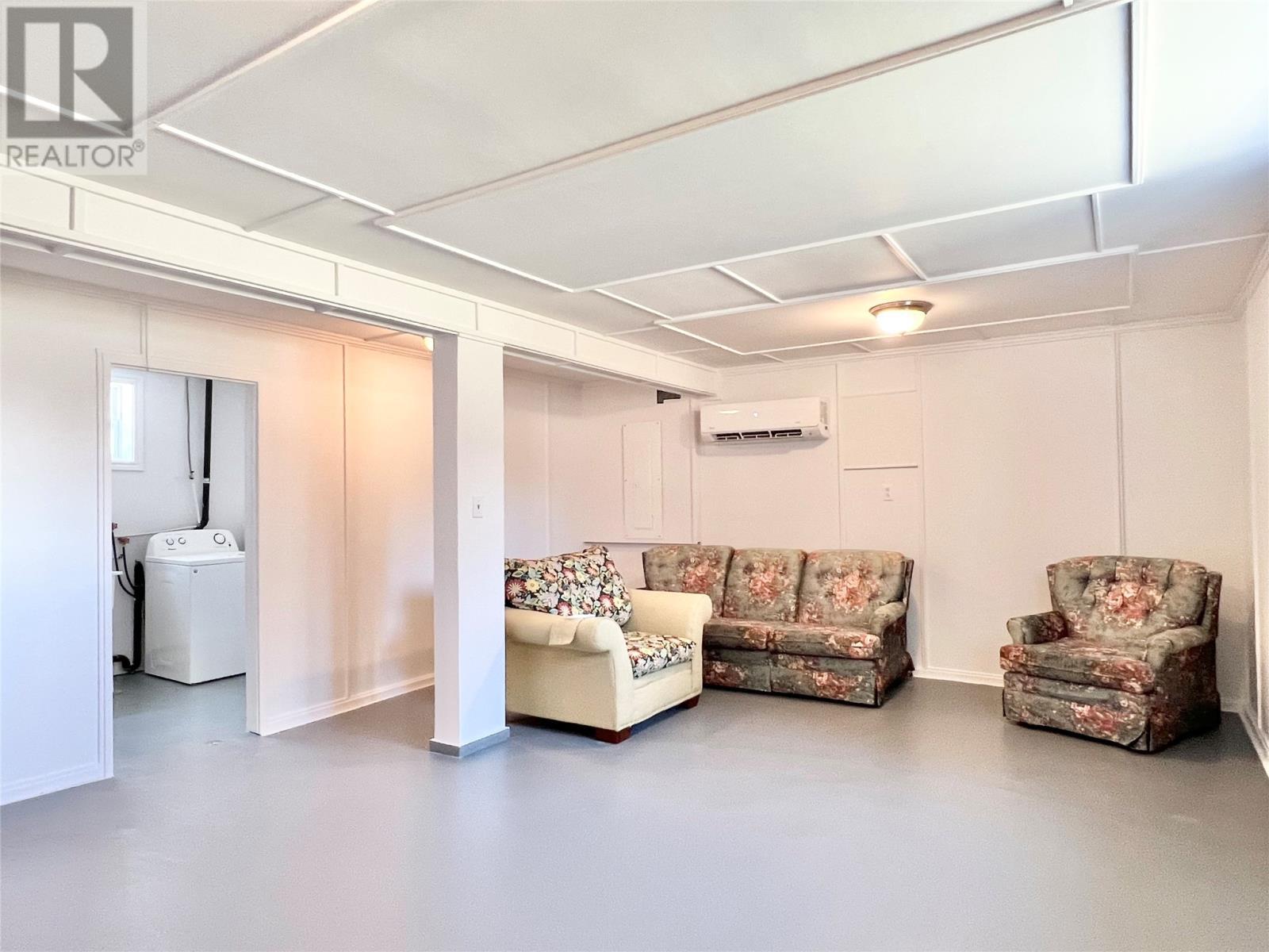 11 Fourth Avenue, Badger, NL - Indoor