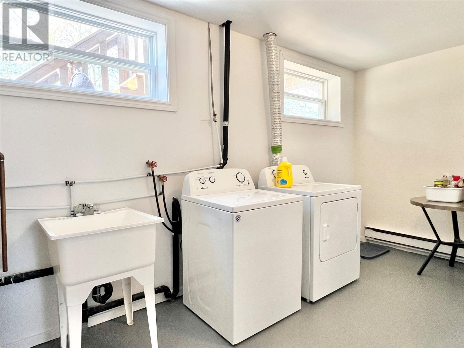 11 Fourth Avenue, Badger, NL - Indoor Photo Showing Laundry Room
