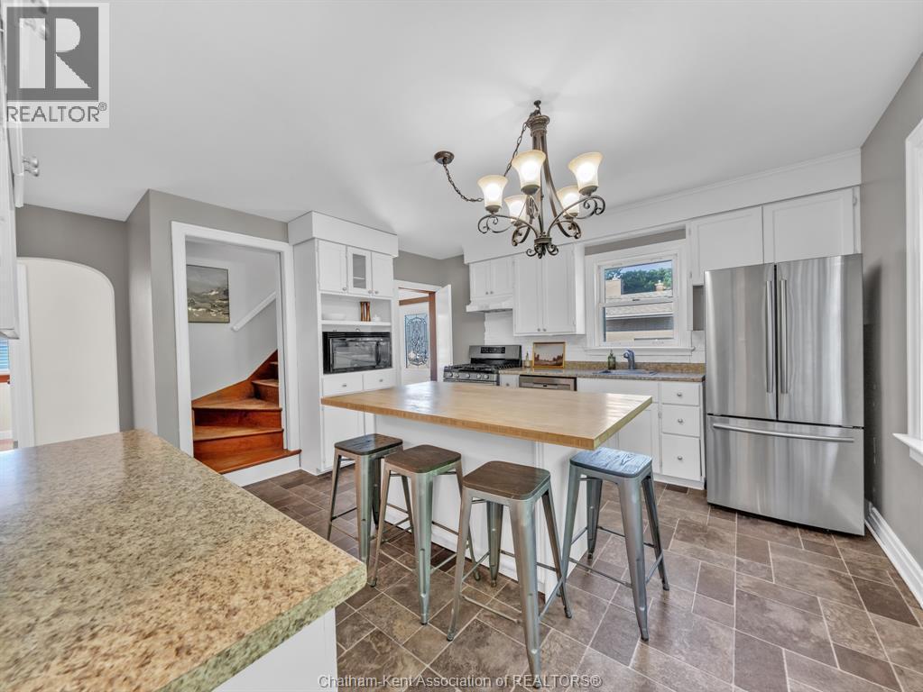 27 Jackson Drive, Chatham, ON - Indoor Photo Showing Kitchen