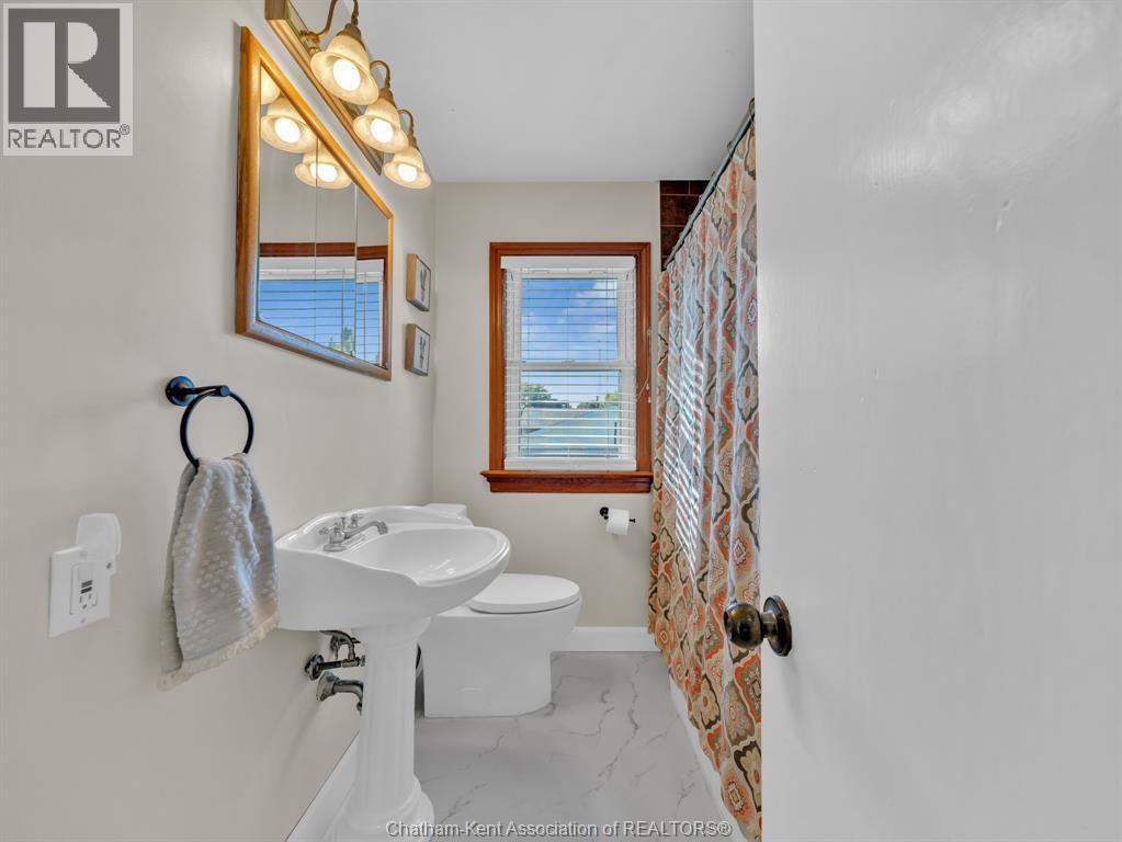 27 Jackson Drive, Chatham, ON - Indoor Photo Showing Bathroom