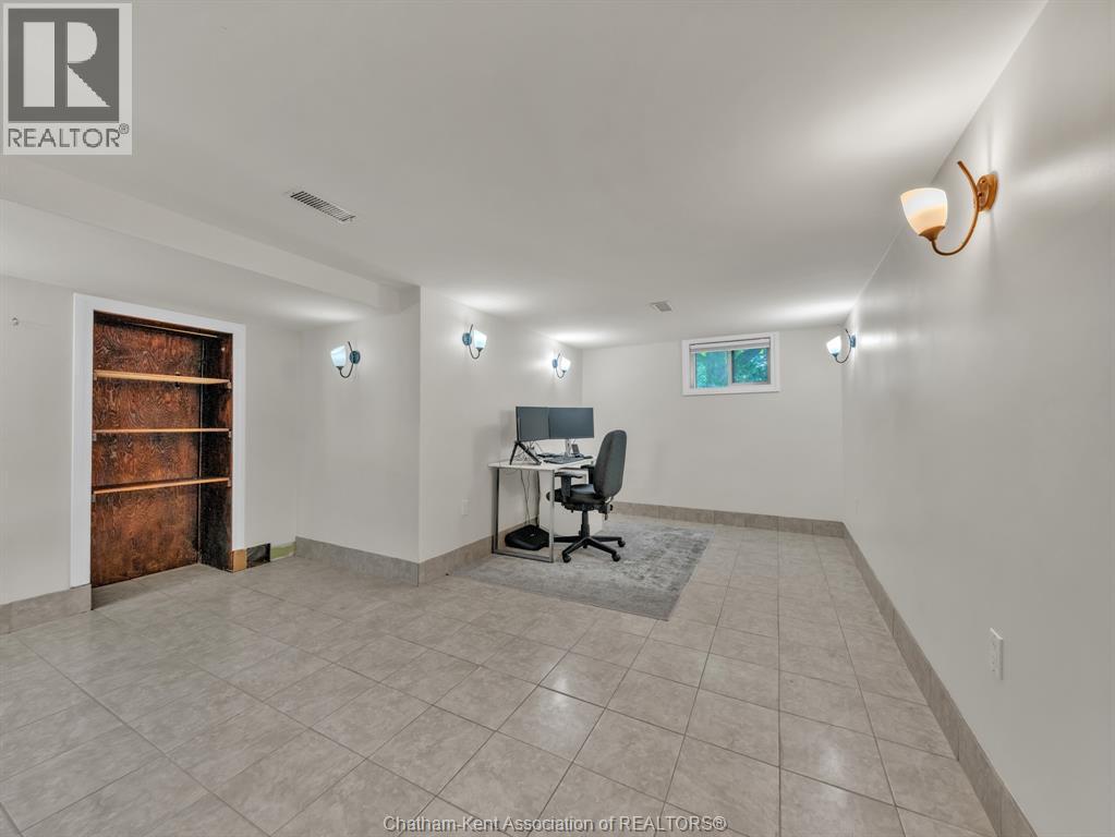 27 Jackson Drive, Chatham, ON - Indoor