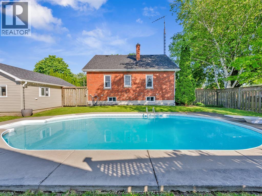 27 Jackson Drive, Chatham, ON - Outdoor With In Ground Pool