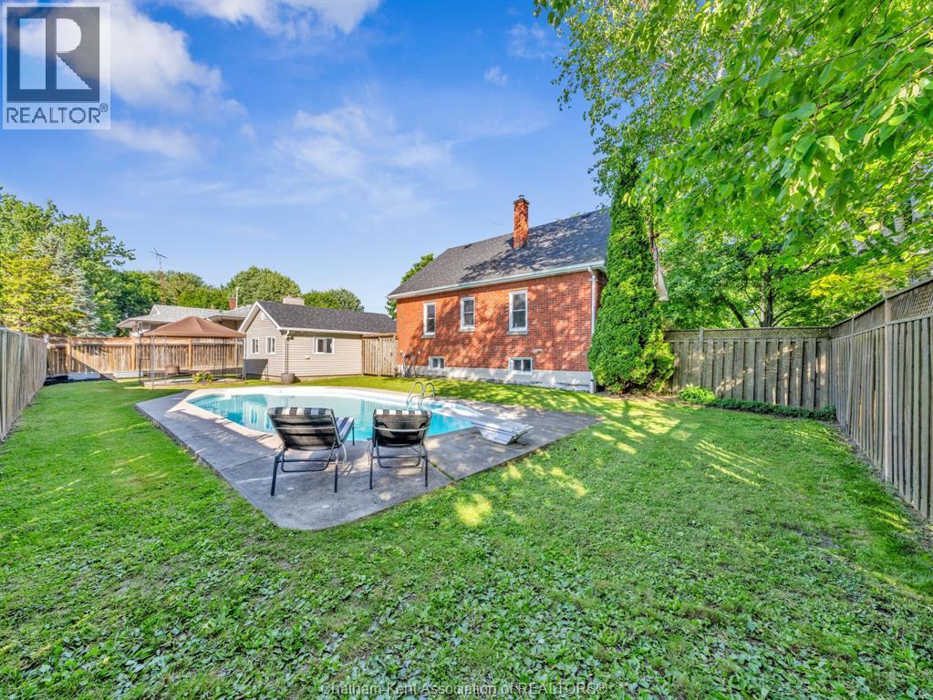 27 Jackson Drive, Chatham, ON - Outdoor With In Ground Pool With Backyard