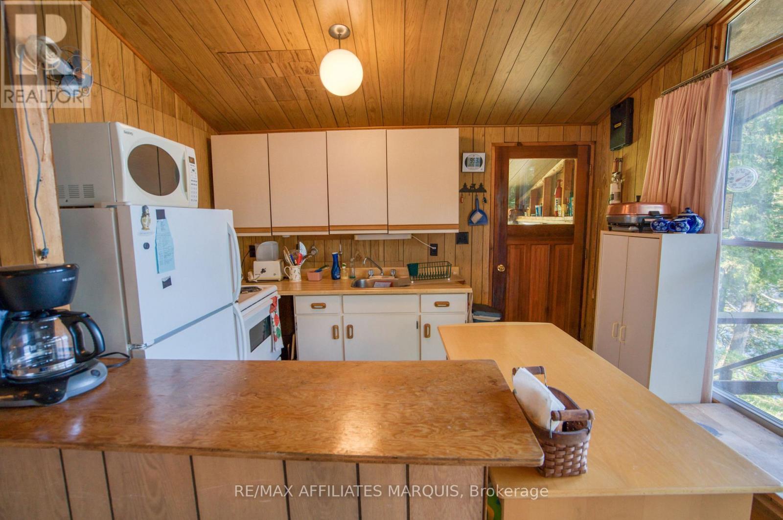415 Yvon Lane, Rideau Lakes, ON - Indoor Photo Showing Kitchen