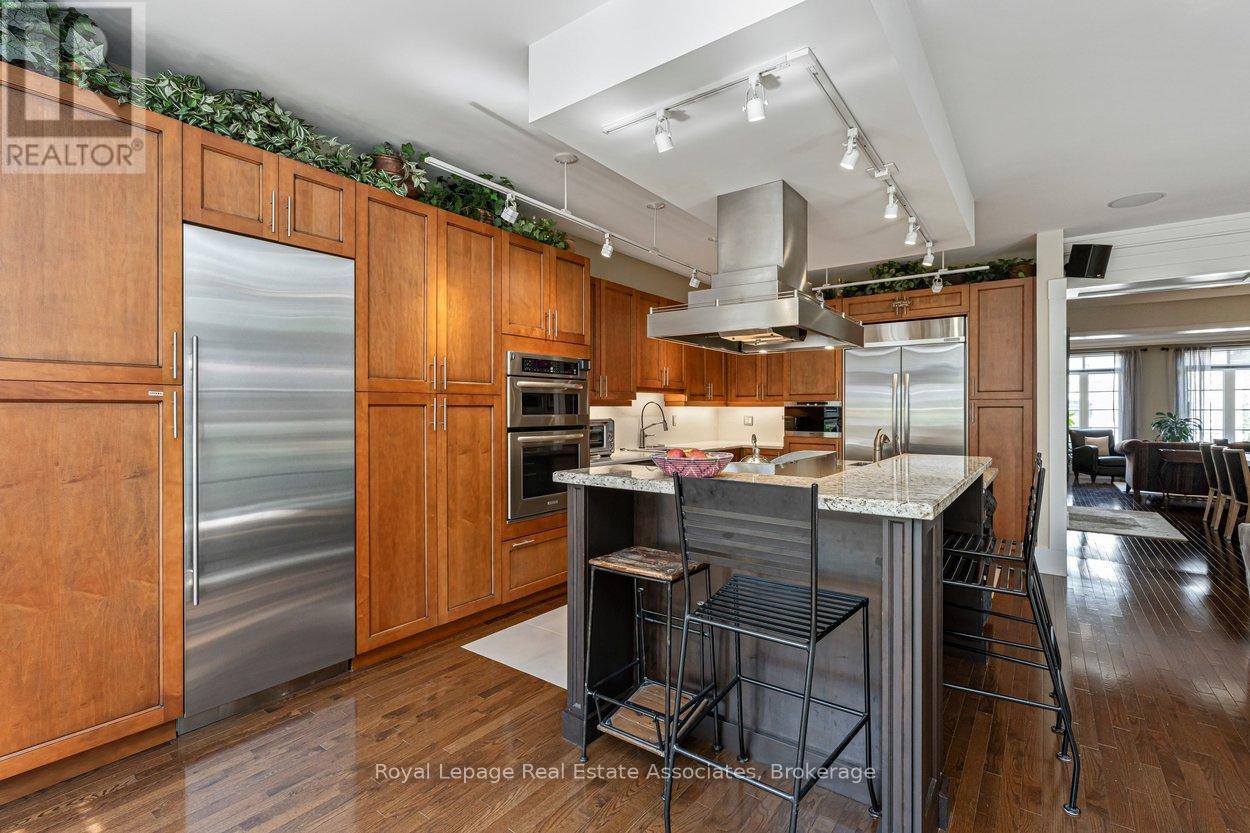 20 - 4135 Shipp Drive Ne, Mississauga, ON - Indoor Photo Showing Kitchen