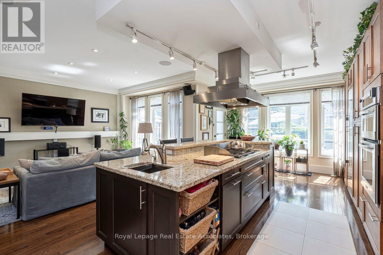 20 - 4135 Shipp Drive Ne, Mississauga, ON - Indoor Photo Showing Kitchen