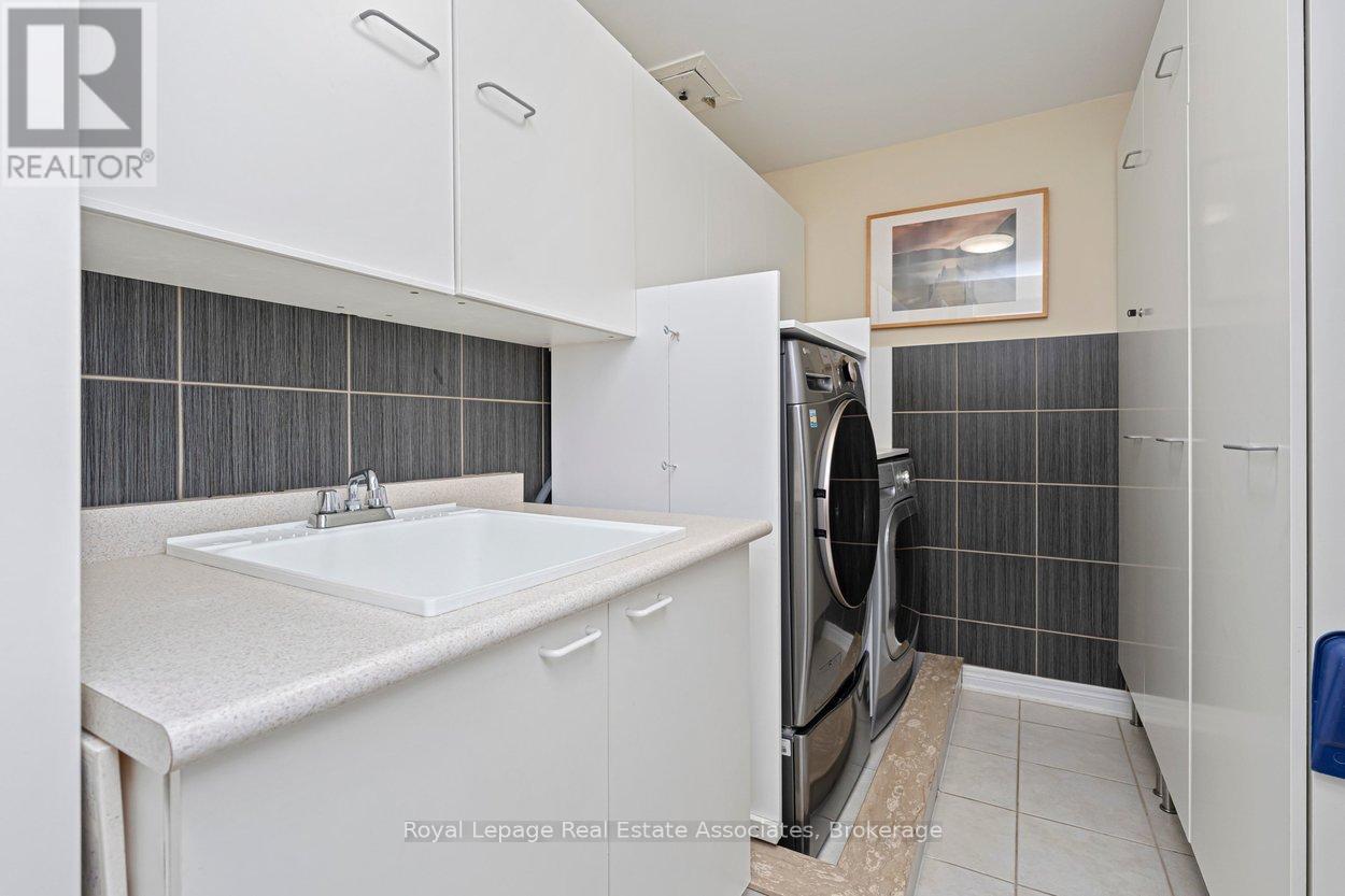 20 - 4135 Shipp Drive Ne, Mississauga, ON - Indoor Photo Showing Laundry Room