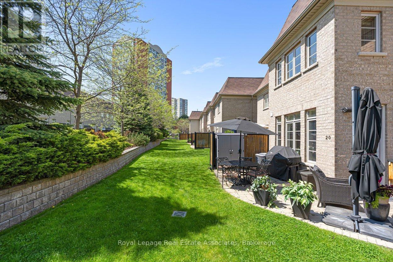 20 - 4135 Shipp Drive Ne, Mississauga, ON - Outdoor