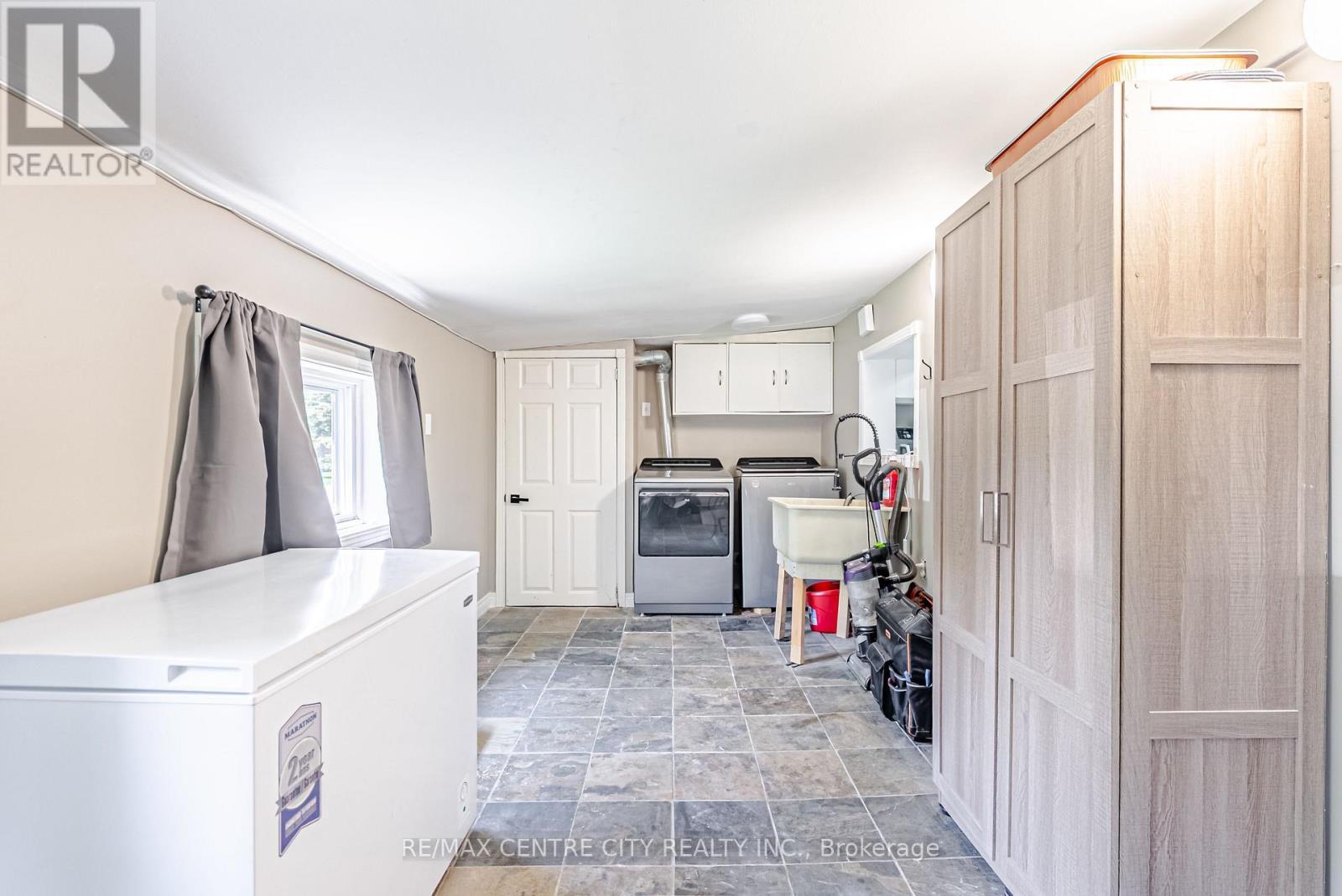 11812 Superior Street, Malahide (Springfield), ON - Indoor Photo Showing Laundry Room