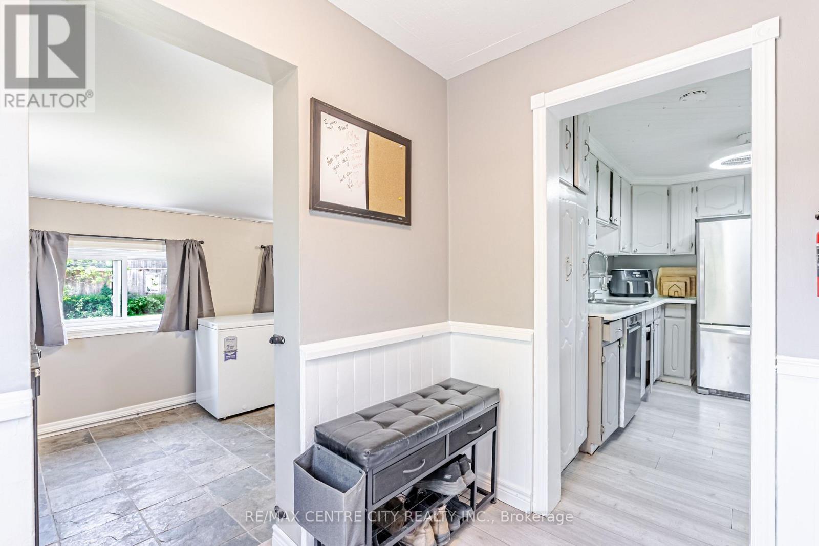 11812 Superior Street, Malahide (Springfield), ON - Indoor
