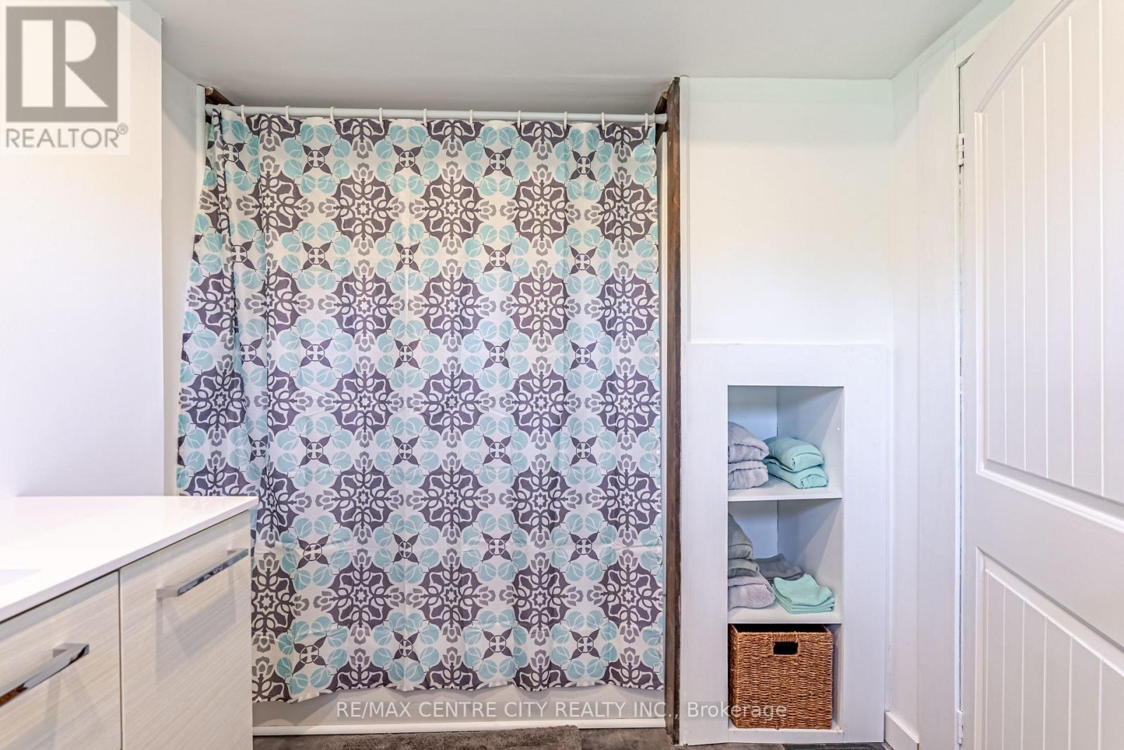 11812 Superior Street, Malahide (Springfield), ON - Indoor