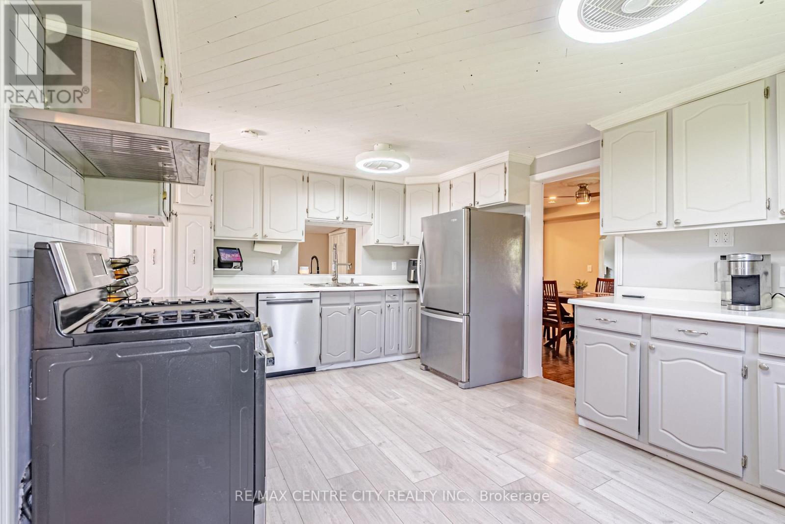 11812 Superior Street, Malahide (Springfield), ON - Indoor Photo Showing Kitchen