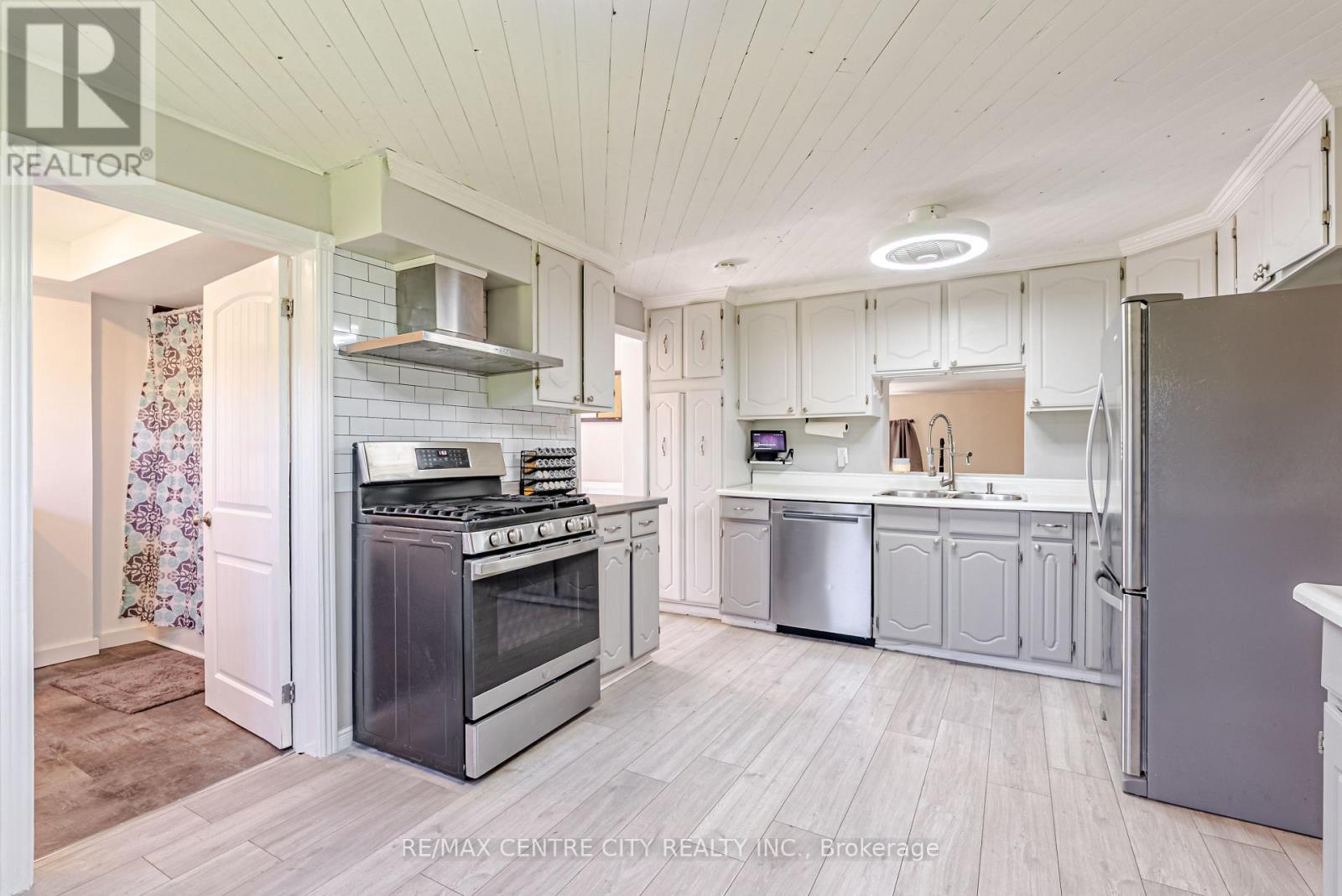11812 Superior Street, Malahide (Springfield), ON - Indoor Photo Showing Kitchen