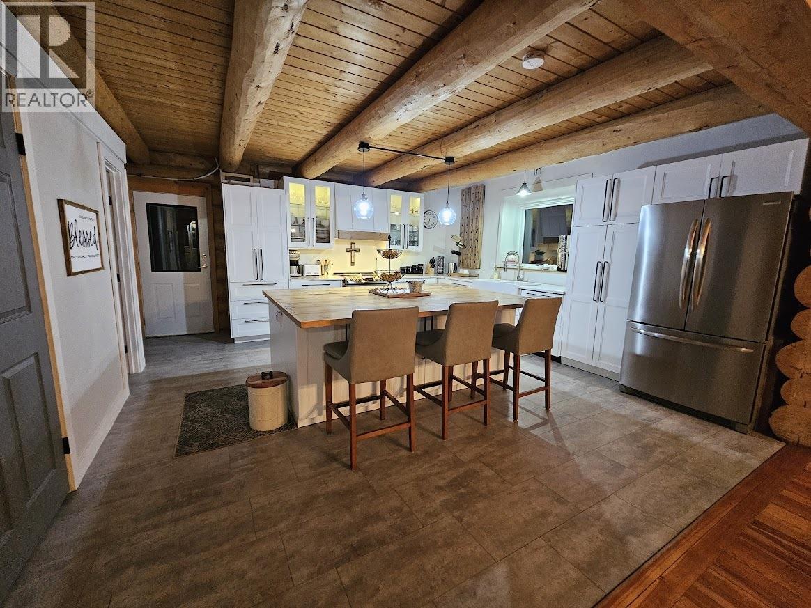 6530 Campbell Road, Chetwynd, BC - Indoor Photo Showing Other Room