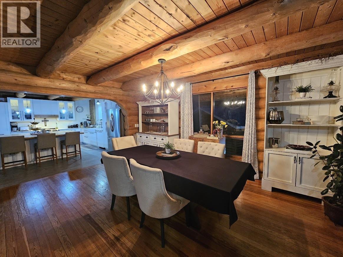6530 Campbell Road, Chetwynd, BC - Indoor Photo Showing Dining Room