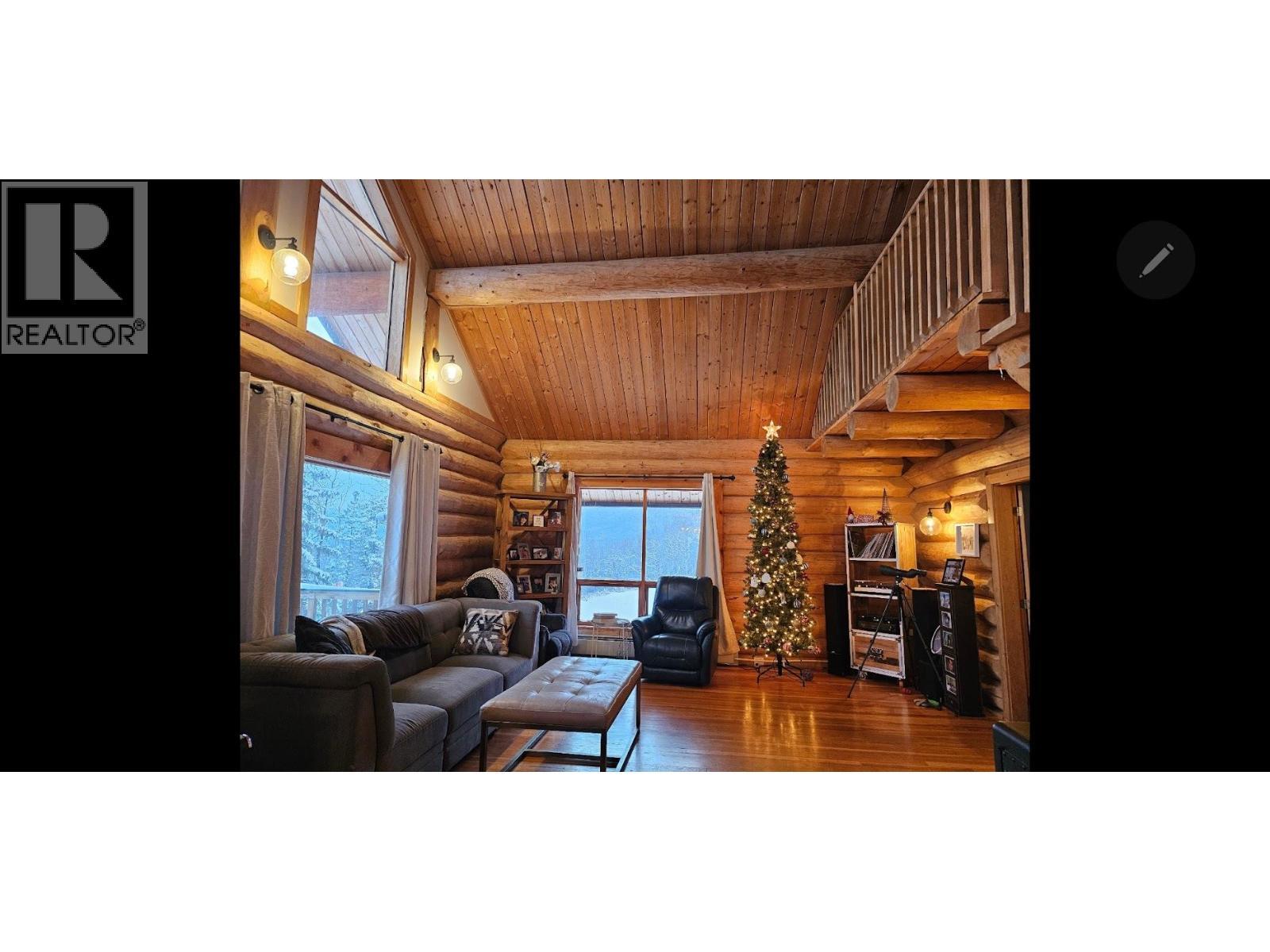 6530 Campbell Road, Chetwynd, BC - Indoor Photo Showing Other Room