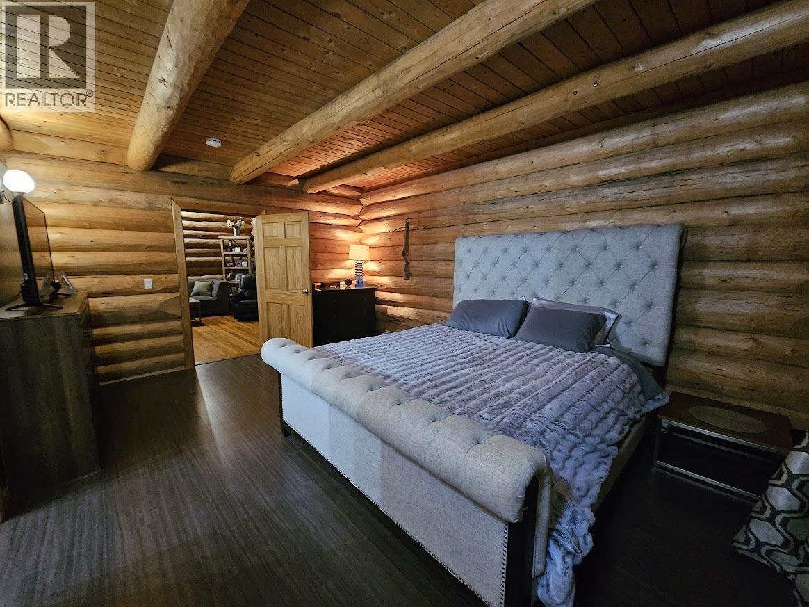 6530 Campbell Road, Chetwynd, BC - Indoor Photo Showing Bedroom