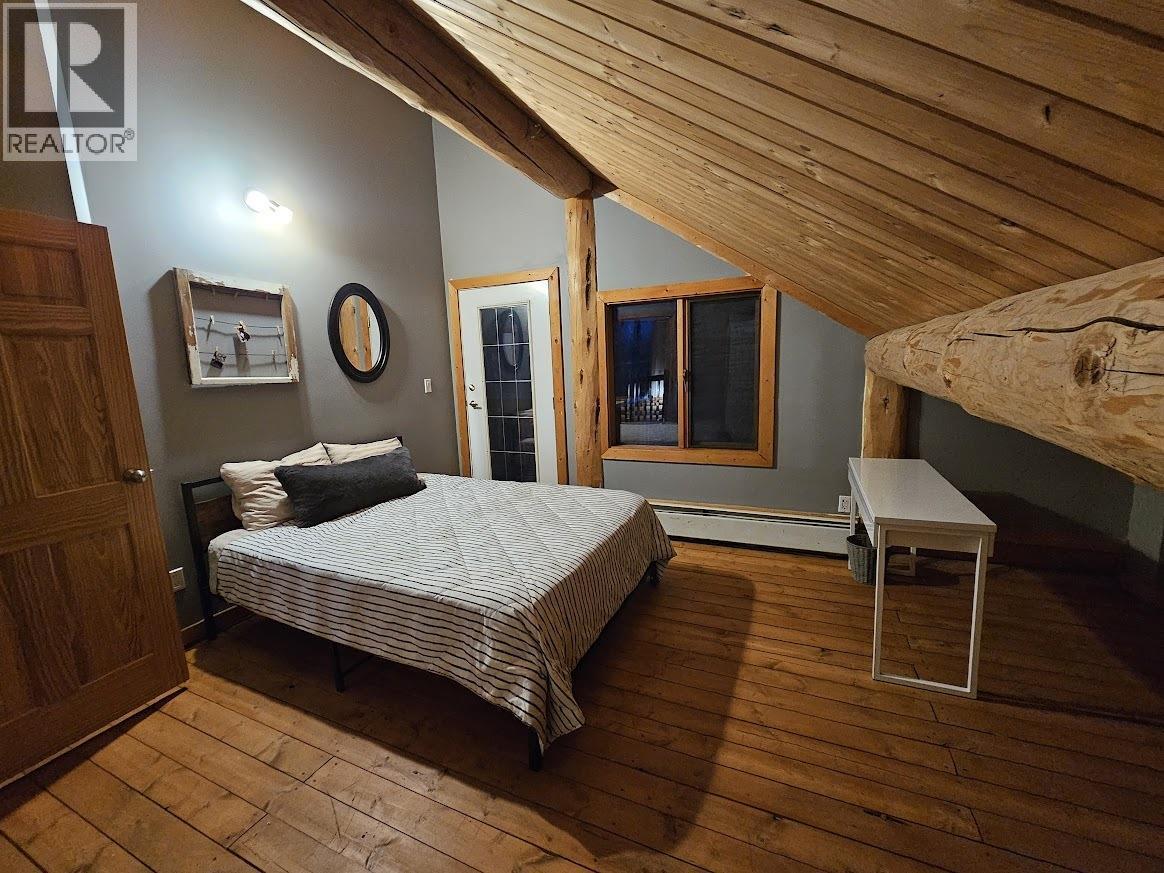 6530 Campbell Road, Chetwynd, BC - Indoor Photo Showing Bedroom