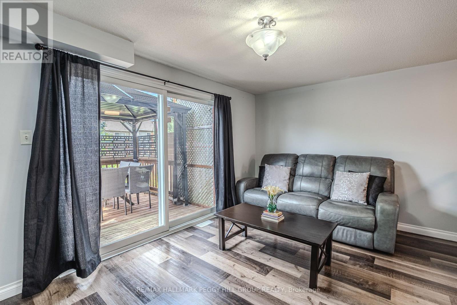 193 Nathan Crescent, Barrie, ON - Indoor Photo Showing Living Room