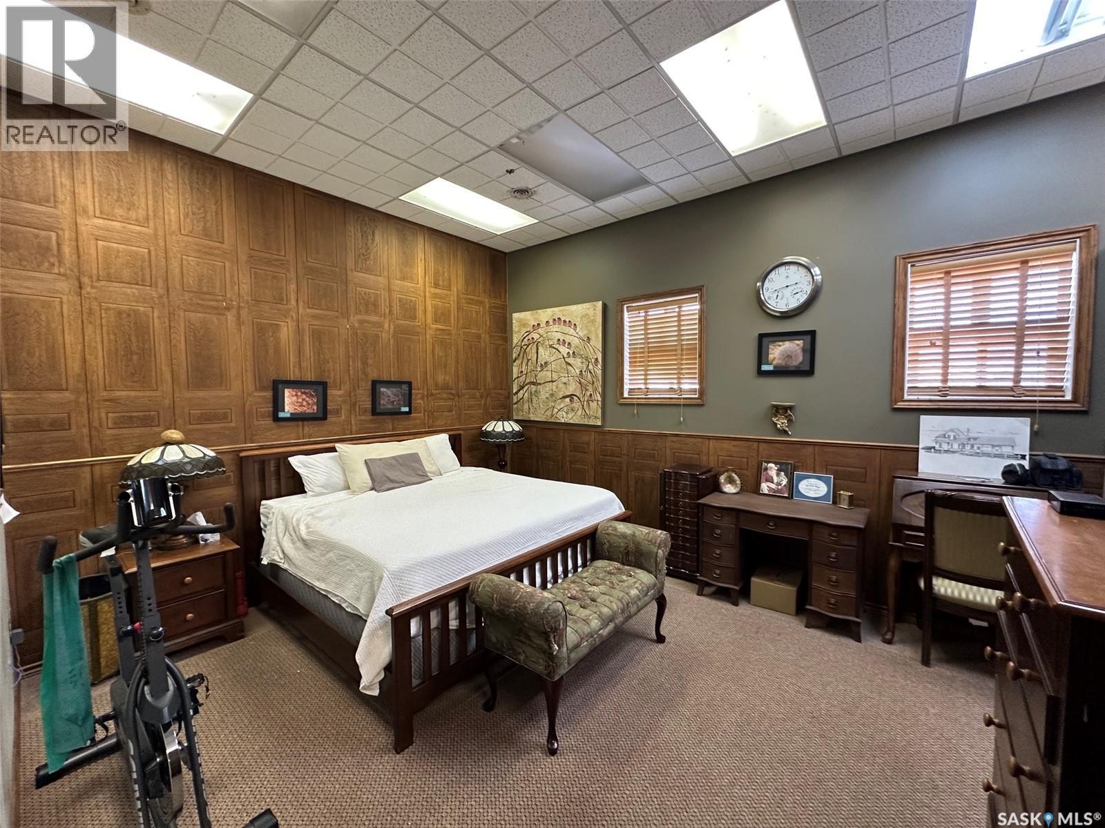 700 Main Street E, Gravelbourg, SK - Indoor